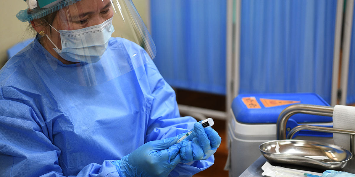 ЕРӨНХИЙ САЙД Л.ОЮУН-ЭРДЭНЭ ИРГЭДИЙГ ВАКЦИНЫ ГУРАВДУГААР ТУНД ХАМРАГДАХЫГ УРИАЛЛАА