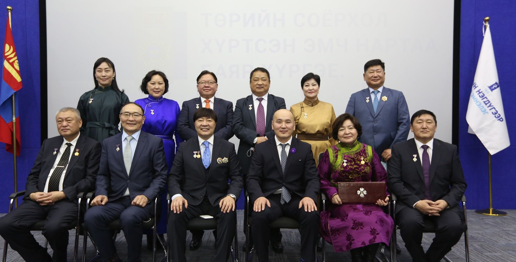 УНТЭ-ийн хамт олон “Төрийн Соёрхол” хүртсэн Бөөр, Элэг шилжүүлэн суулгах Үндэсний багийн гишүүдийг хүлээн авч, хүндэтгэл үзүүллээ