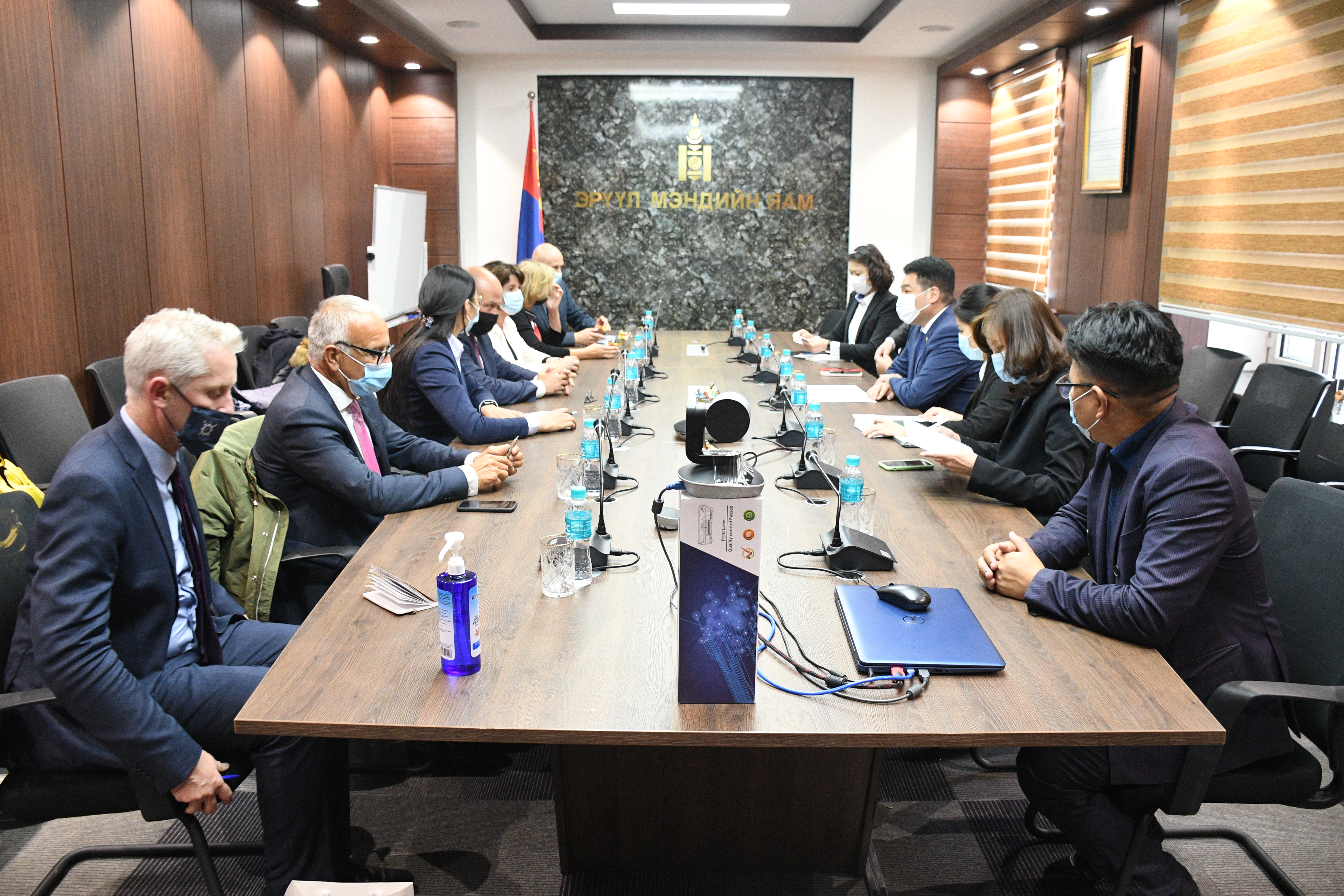 Бүгд Найрамдах Франц Улсын Сенатын гишүүдийг хүлээн авч уулзлаа 