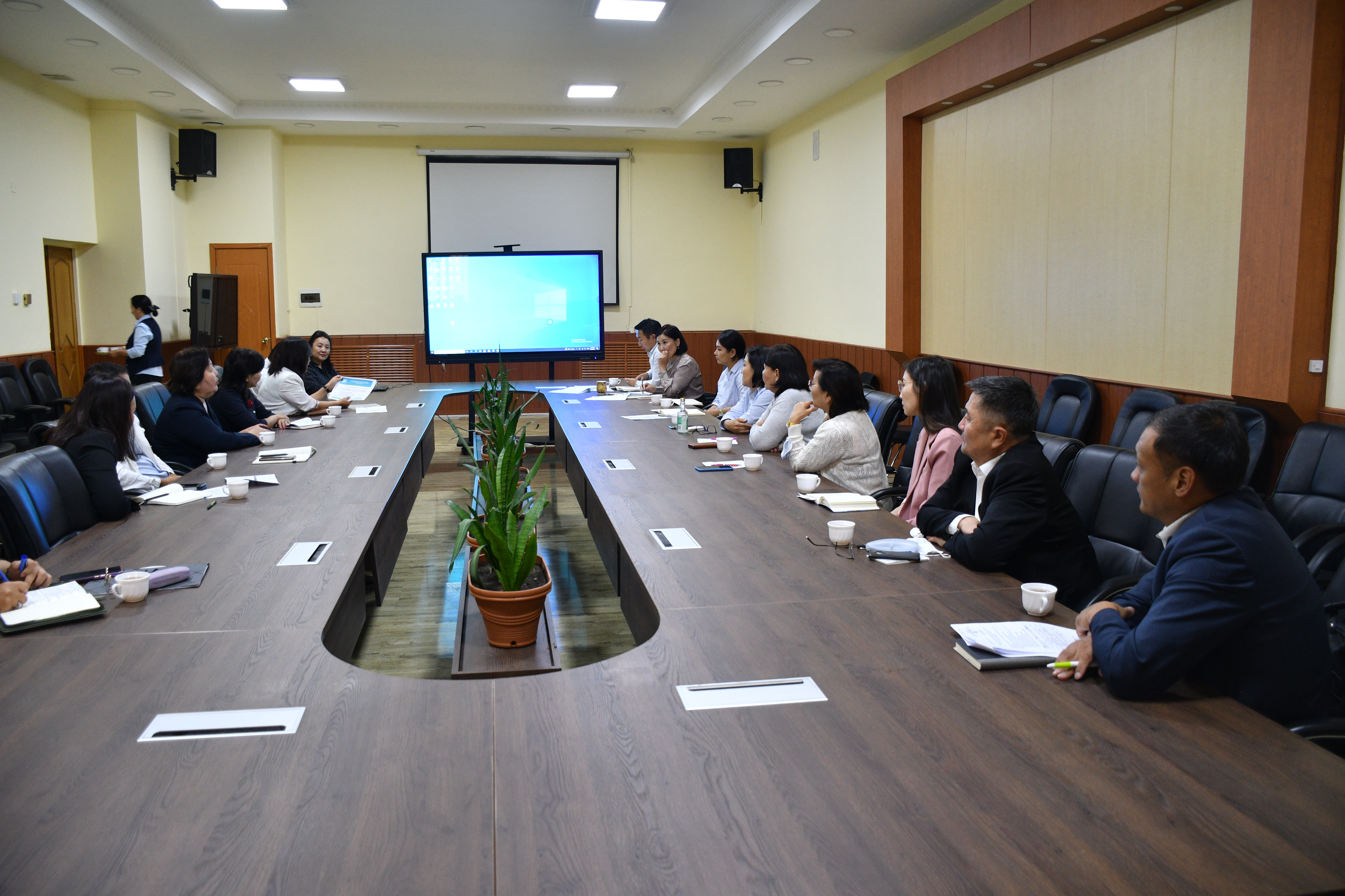 Урт хугацааны тусламж, үйлчилгээний талаар санал солилцох уулзалт боллоо