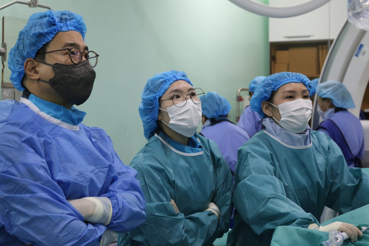  Шим Жэ Мин : УНТЭ-ийн  зүрхний эмч нар “Зүрхний аблаци буюу түлэх“ мэс заслыг өндөр түвшинд чадвартайгаар хийж байгааг харсандаа баяртай байна