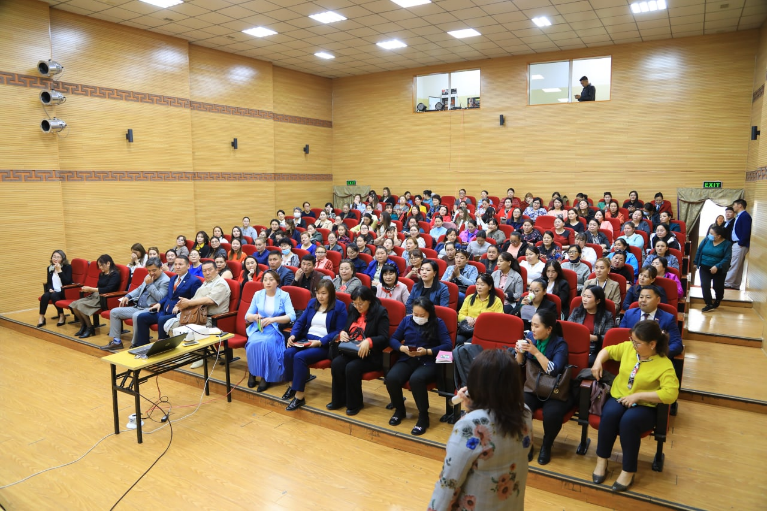 ОРХОН АЙМАГТ ОЛОН УЛСЫН СУВИЛАГЧДЫН ӨДРИЙГ УГТАН ҮЙЛЧЛҮҮЛЭГЧИЙН ЭРХИЙГ ХАМГААЛАН УРТ ХУГАЦААНЫ АСАРГАА СУВИЛГАА ШААРДЛАГАТАЙ ИРГЭДЭД ҮЗҮҮЛЭХ СУВИЛАХУЙН ТУСЛАМЖ ҮЙЛЧИЛГЭЭНИЙ ЧАНАР, ХҮРТЭЭМЖИЙГ САЙЖРУУЛАХ “АСУУДАЛ БА БОЛОМЖ” СЭДЭВТ ХЭЛЭЛЦҮҮЛЭГ ЗОХИОН БАЙГУУЛАГДЛАА. 