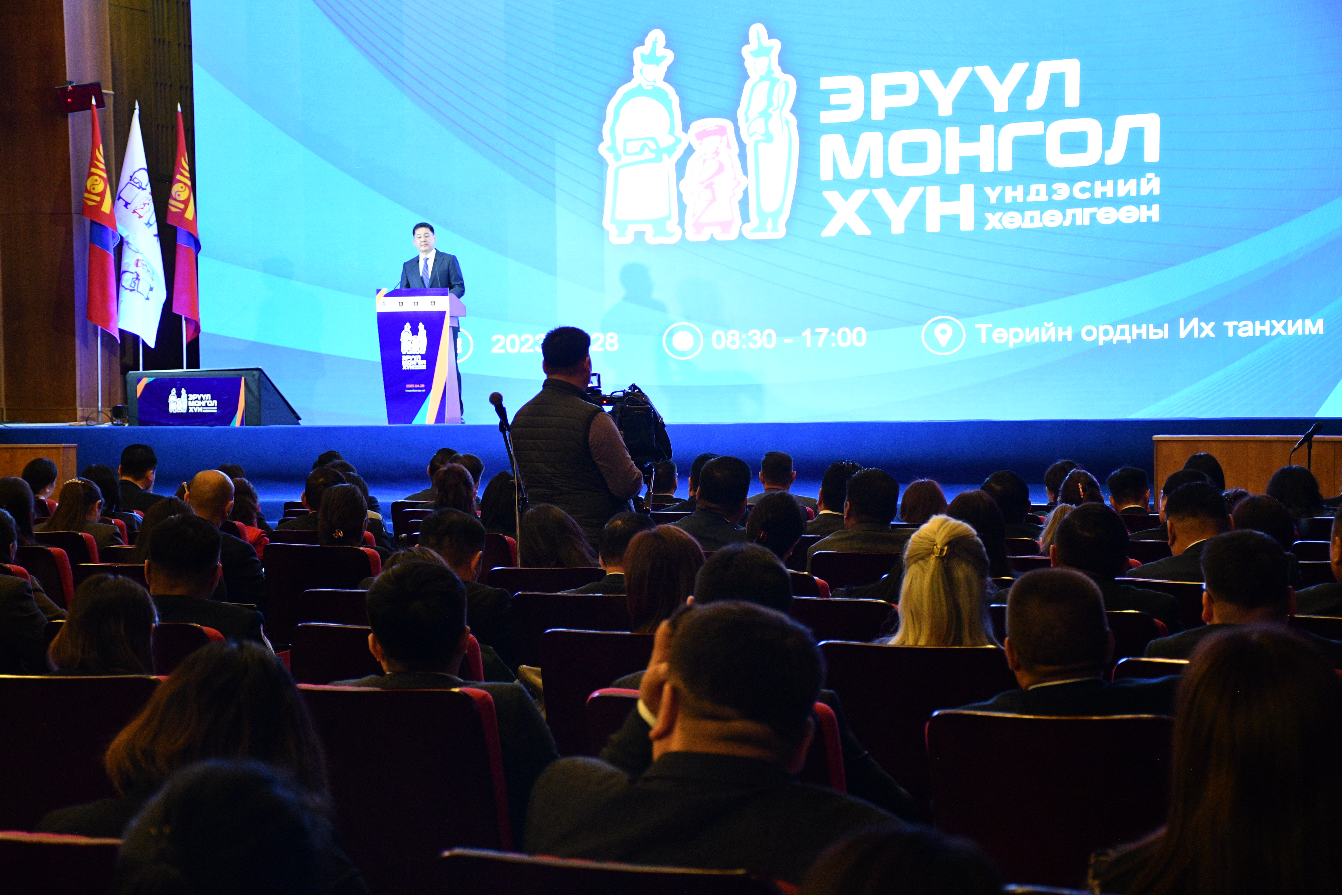 “ЭРҮҮЛ МОНГОЛ ХҮН” ҮНДЭСНИЙ ЧУУЛГАНД 800 ГАРУЙ ХҮН ОРОЛЦОЖ БАЙНА