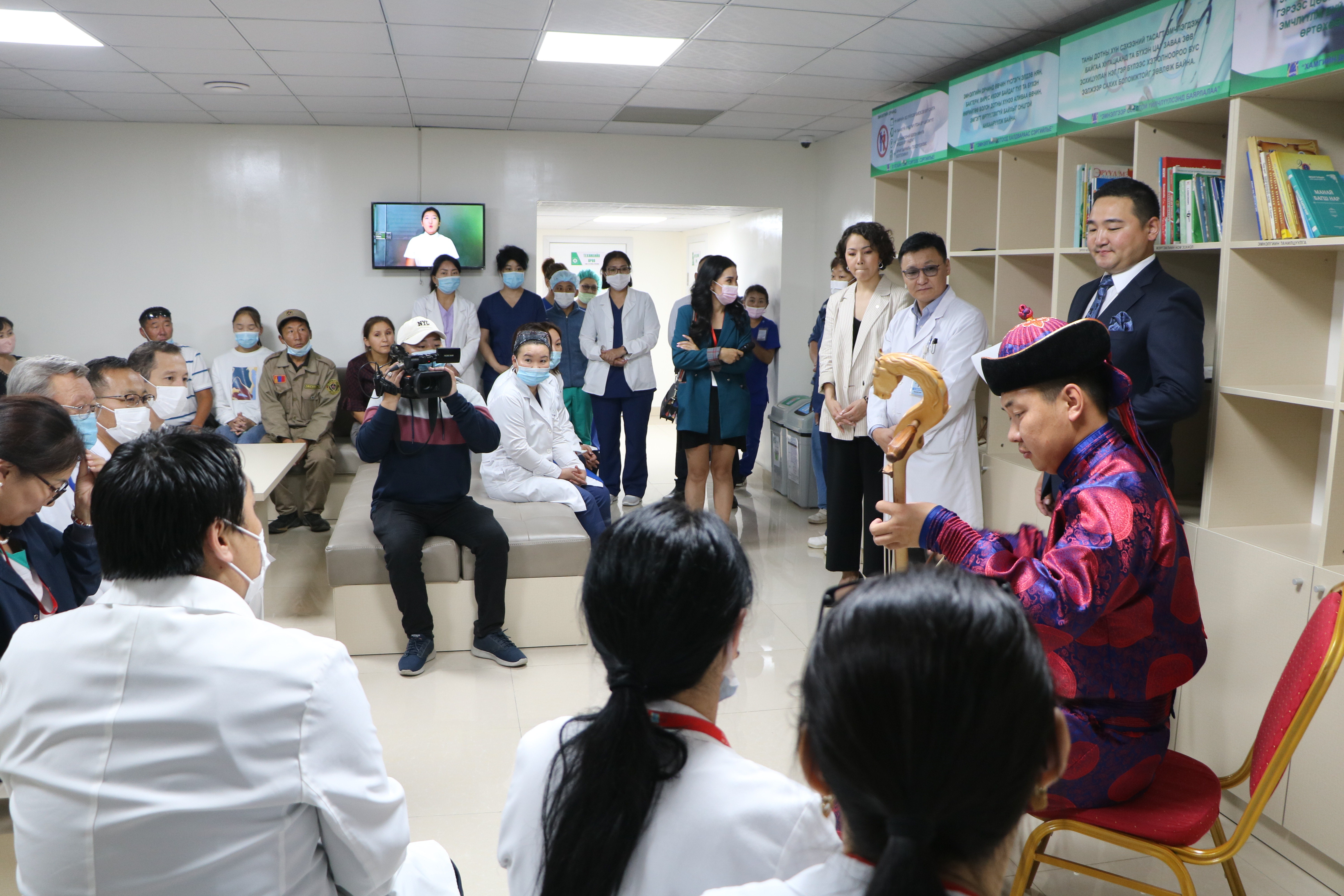 УЛСЫН ГУРАВДУГААР ТӨВ ЭМНЭЛЭГ ИРГЭД ҮЙЛЧЛҮҮЛЭГЧ, ЭМЧЛҮҮЛЭГЧИЙН АР ГЭРИЙХЭНД ЗОРИУЛСАН ХҮЛЭЭЛГИЙН ӨРӨӨНИЙХӨӨ НЭЭЛТИЙГ ХИЙЛЭЭ