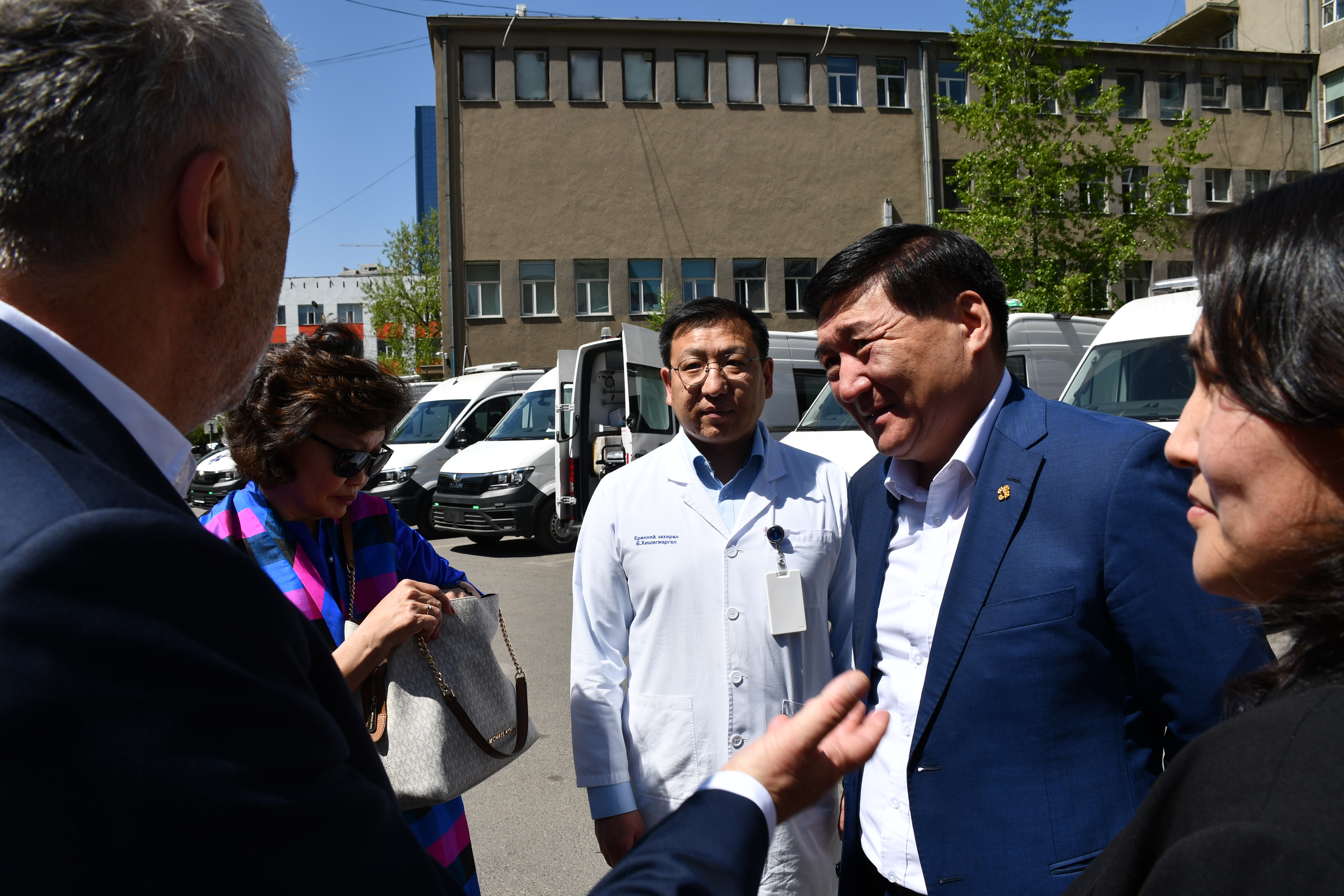 ЯАРАЛТАЙ ТУСЛАМЖИЙГ ЦАГ АЛДАЛГҮЙ ҮЗҮҮЛЭХ БҮРЭН ТОНОГЛОГДСОН 20 МАШИНЫГ ЭМНЭЛГҮҮДЭД ХҮЛЭЭЛГЭЖ ӨГЛӨӨ 