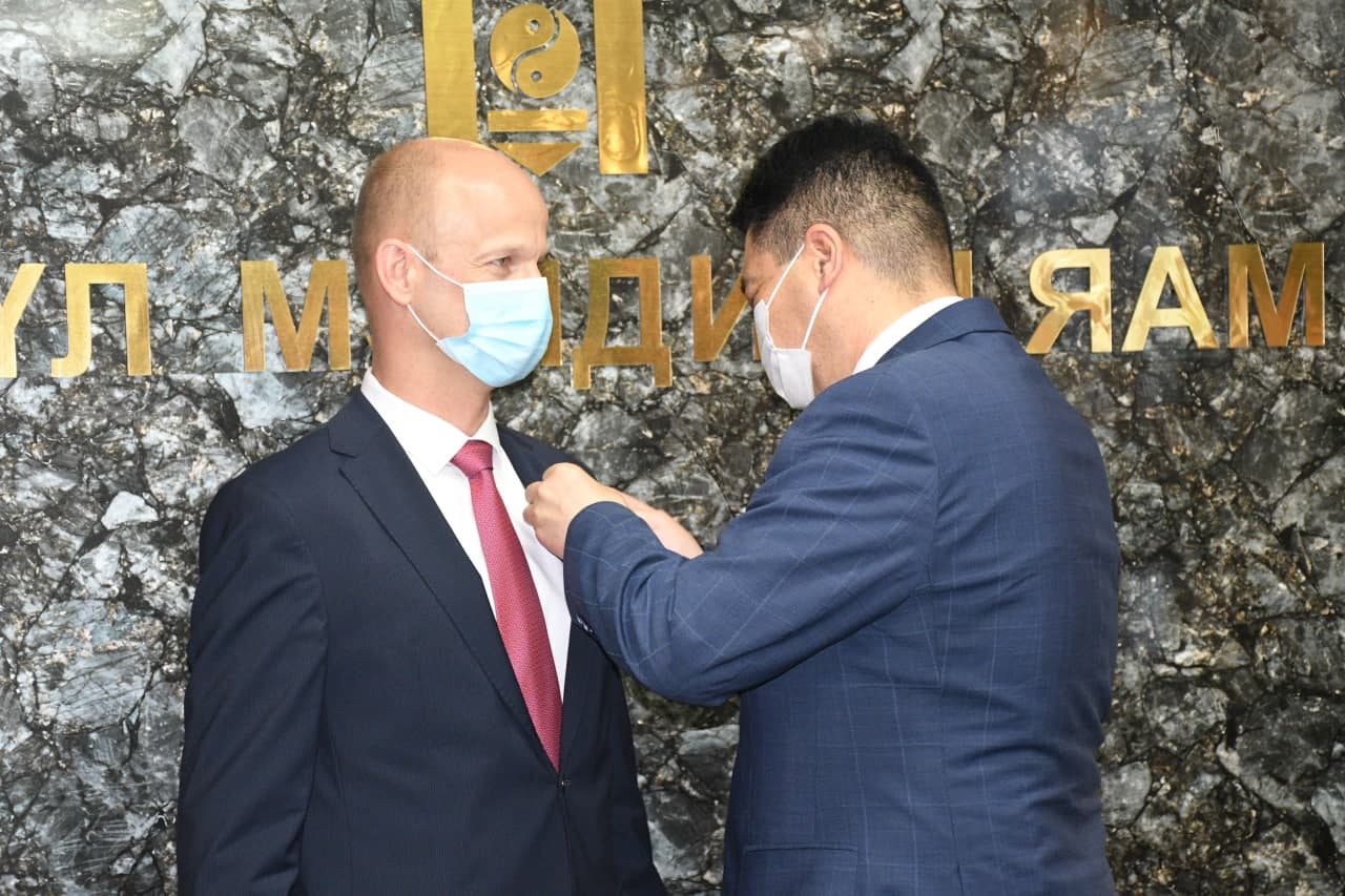 ЭРҮҮЛ МЭНДИЙН САЙД С.ЭНХБОЛД НҮБ-ЫН ХҮҮХДИЙН САНГИЙН  СУУРИН ТӨЛӨӨЛӨГЧ АЛЕКС ХАЙКЕНС-ИЙГ ХҮЛЭЭН АВЧ УУЛЗАВ