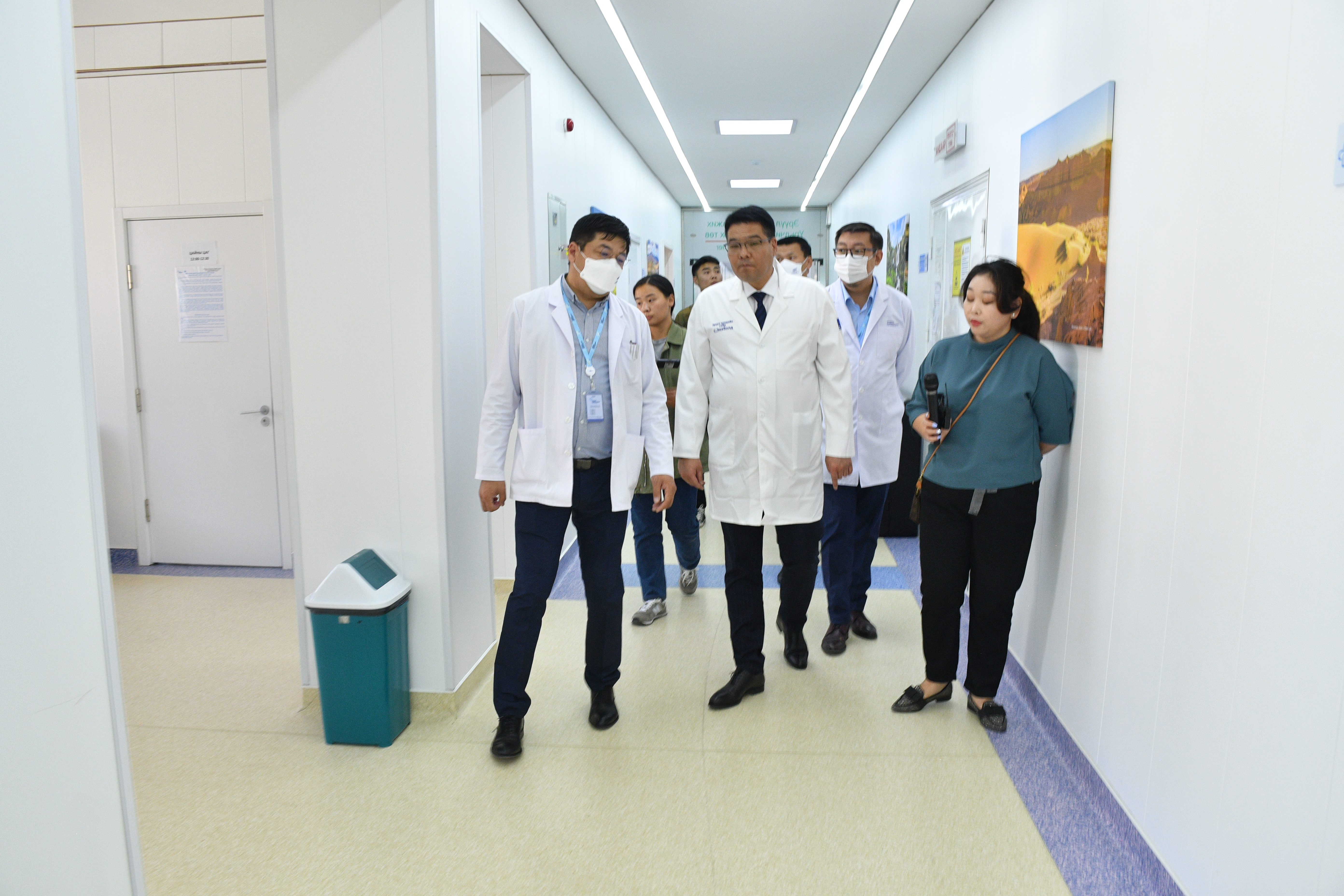 Эрүүл мэндийн сайд С.Энхболд УХТЭ-т ажиллаж төвлөрлийг сааруулах бодлогын хэрэгжилтийг шалгав 