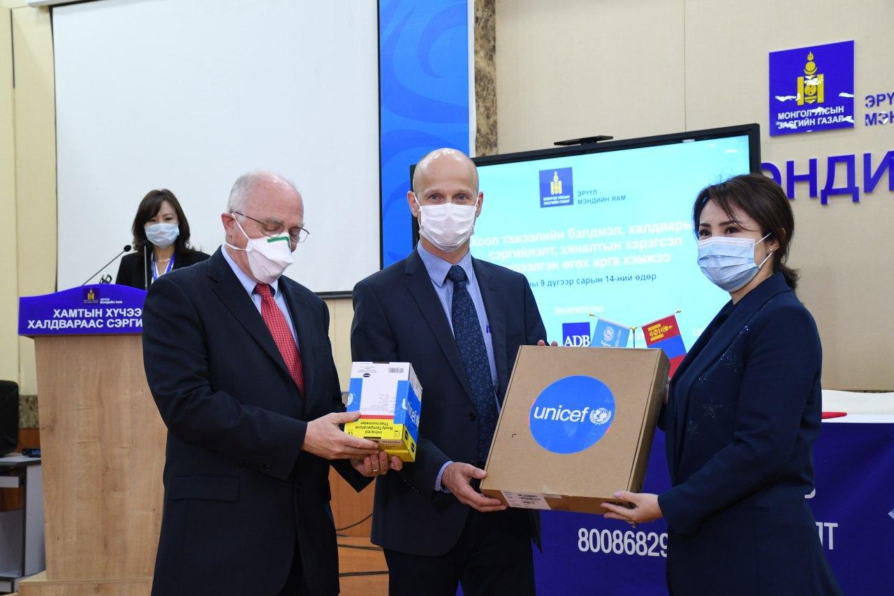 НҮБ-ын Хүүхдийн Сангаас 440 сая төгрөгийн үнэ бүхий тусламжийг Эрүүл мэндийн яаманд хүлээлгэн өглөө