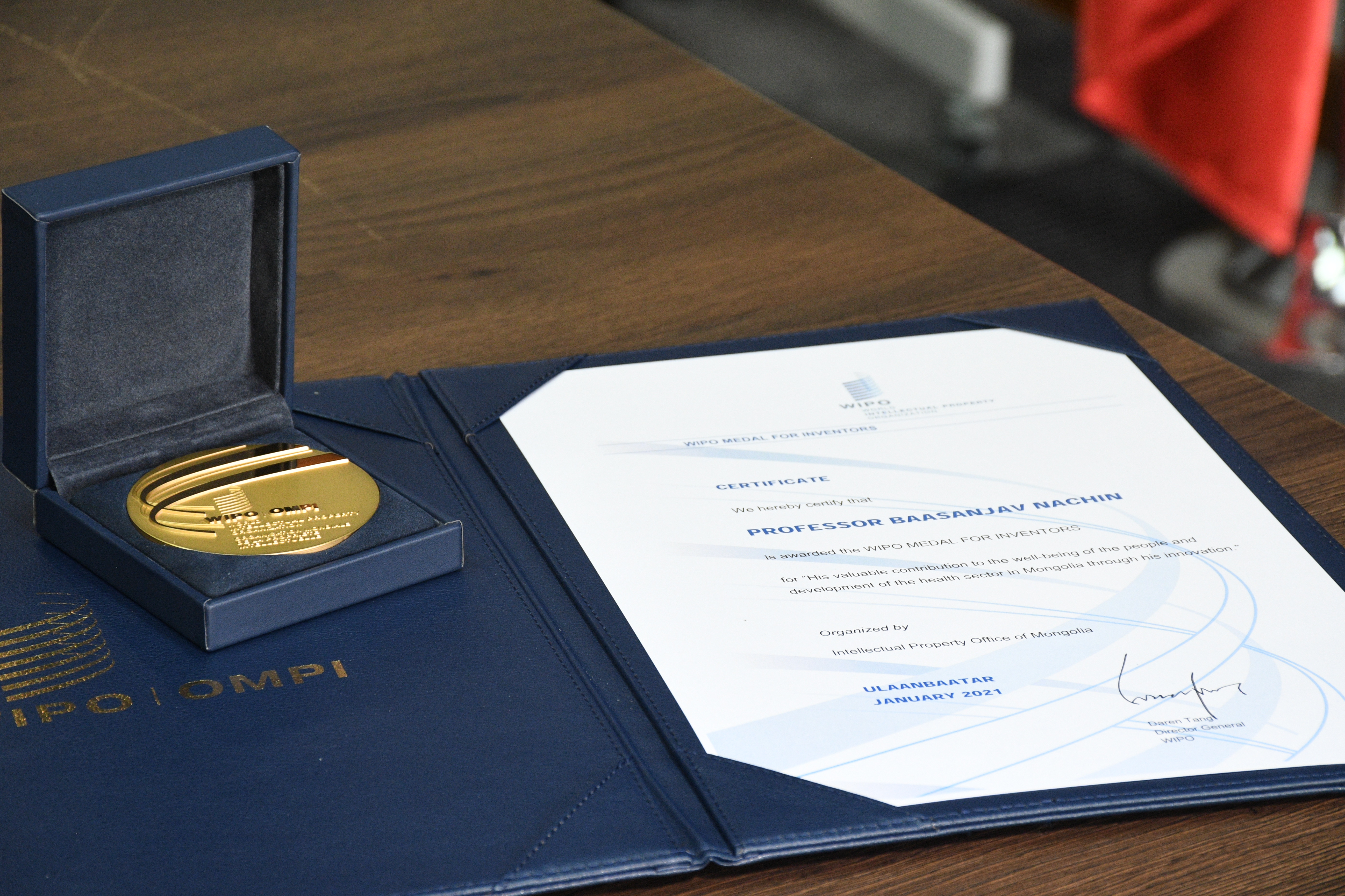 МУ-ын Хөдөлмөрийн баатар, Ардын эмч Н.Баасанжав Дэлхийн оюуны өмчийн байгууллагын дээд шагнал болох “Алтан” медалиар шагнууллаа