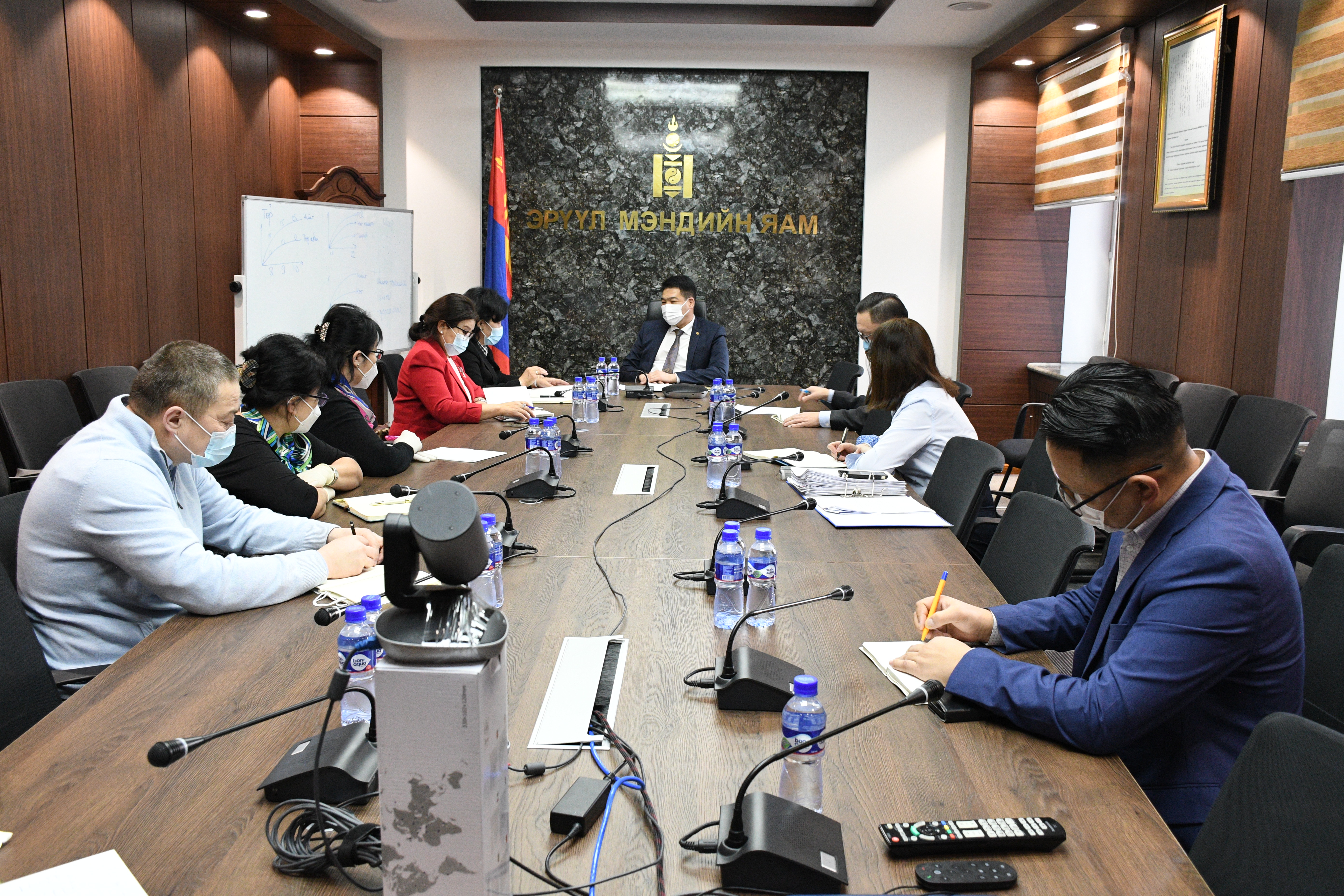 Эрүүл мэндийн сайд С.Энхболд Монголын эрүүл мэндийн ажилтны үйлдвэрчний эвлэлийн холбооны дарга, тэргүүлэгчидтэй уулзлаа 