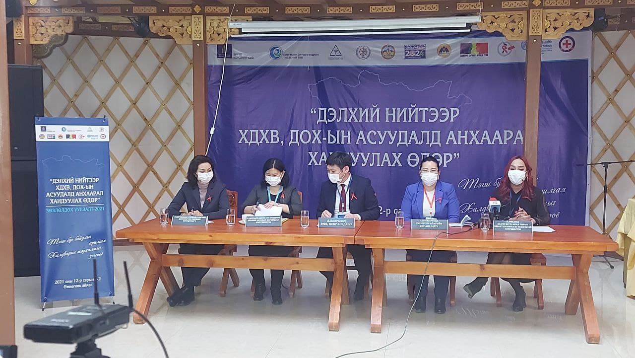 “ДЭЛХИЙ НИЙТЭЭР ХДХВ, ДОХ-ЫН АСУУДАЛД АНХААРАЛ ХАНДУУЛАХ ӨДӨР”-ИЙГ ТЭМДЭГЛЭН ӨНГӨРҮҮЛЖ БАЙНА  