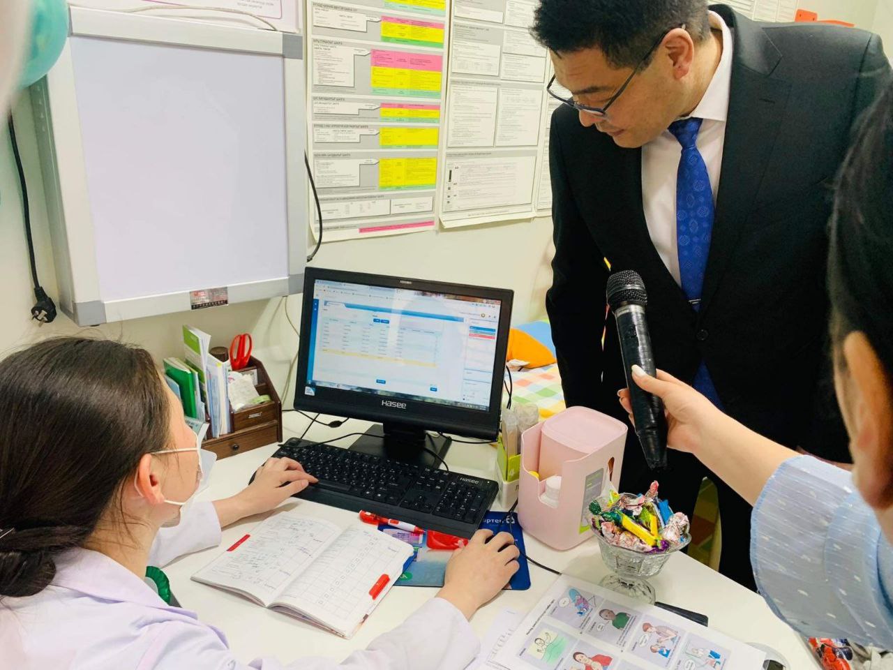 ЭРҮҮЛ МЭНДИЙН САЙД С.ЭНХБОЛД ЕВРО-ЭМ ӨРХИЙН ЭРҮҮЛ МЭНДИЙН ТӨВД АЖИЛЛАЛАА 