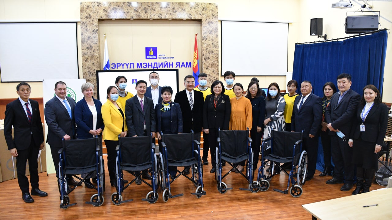 21 аймаг, нийслэлийн 47 эрүүл мэндийн байгууллагад 258 ширхэг тэргэнцэр олголоо 