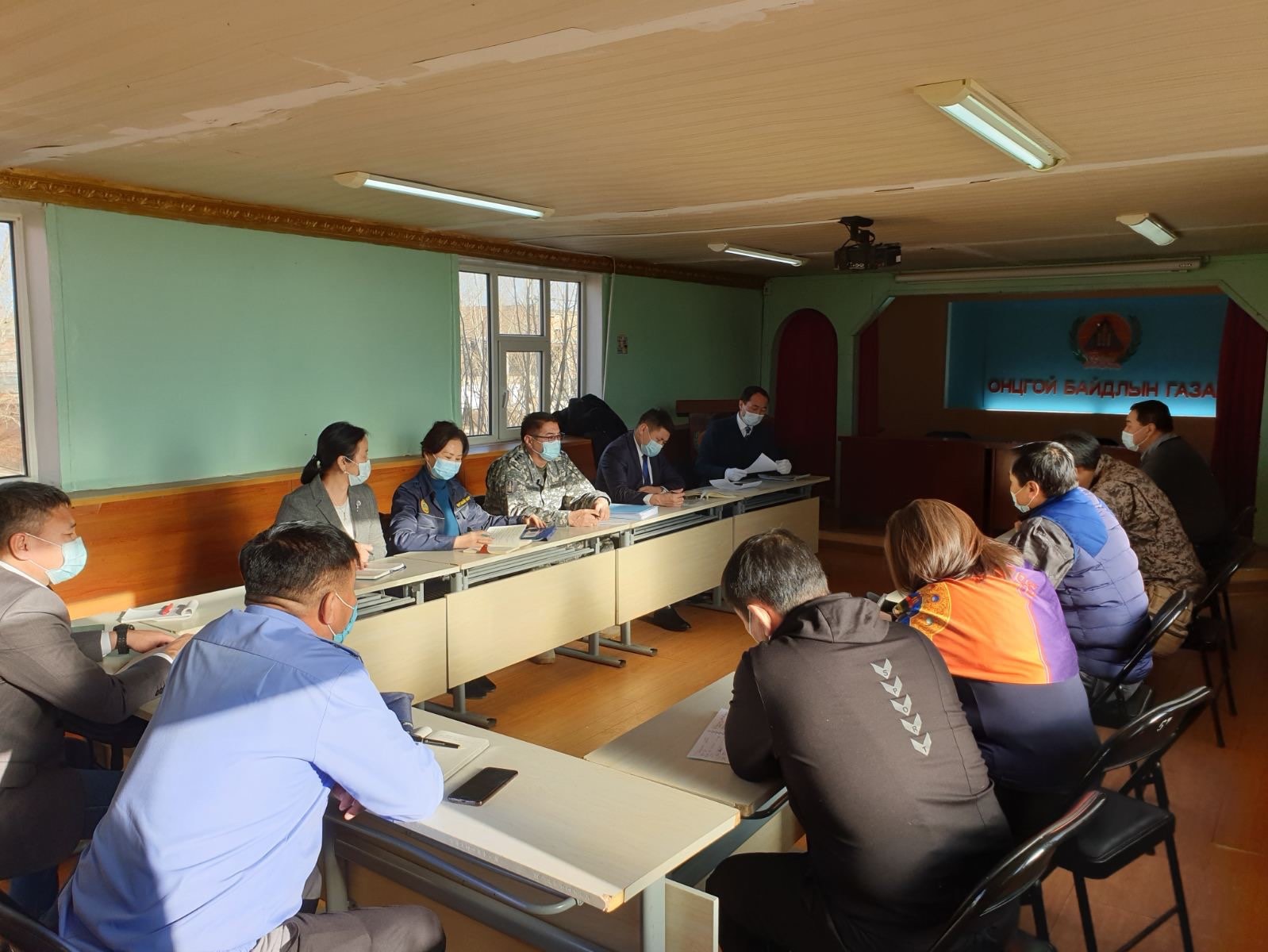 Монгол, ОХУ-ын хилийн Эрээнцав боомтод шуурхай бүлэг ажиллаж байна