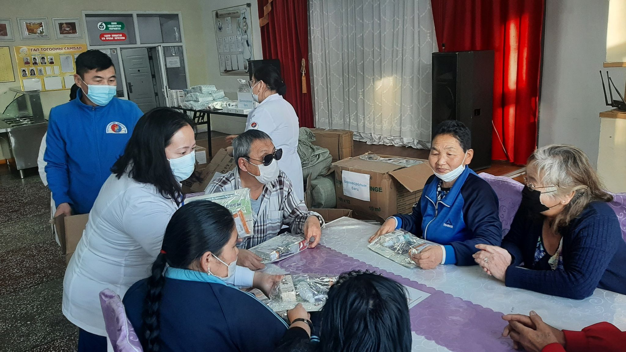 Батсүмбэрийн улсын асрамжийн газар асруулагчдад хүмүүнлэгийн тусламжийг хүргэн өгөв