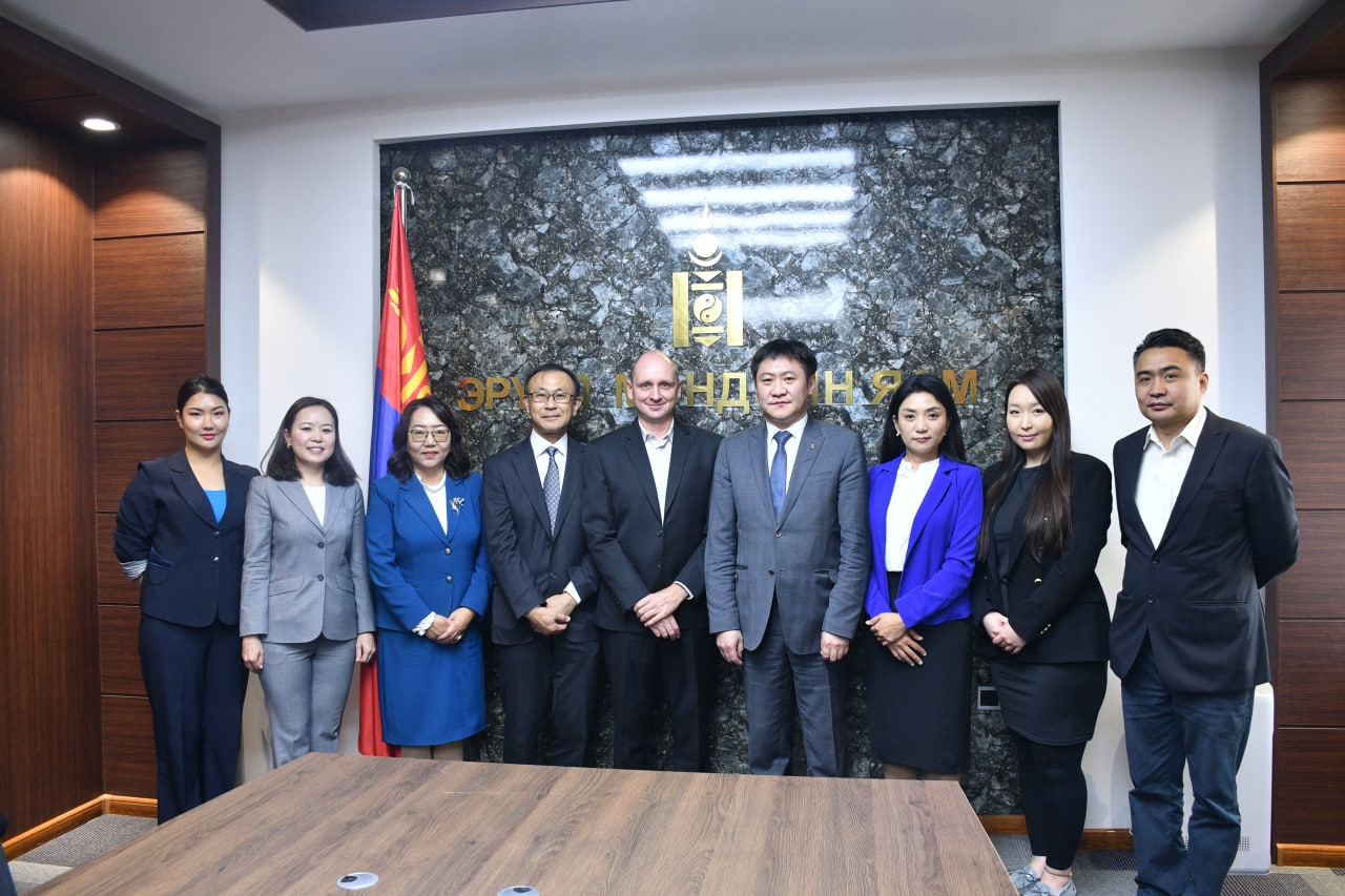 ДЭМБ-ЫН НОМХОН ДАЛАЙН БАРУУН БҮСИЙН СЭТГЭЦИЙН ЭРҮҮЛ МЭНД ХАРИУЦСАН МЭРГЭЖИЛТЭН, БАГ БҮРЭЛДЭХҮҮНИЙГ ХҮЛЭЭН АВЧ УУЛЗАВ