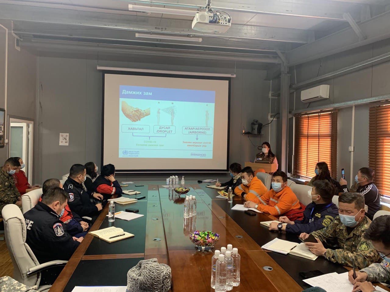 Ажлын хэсэг Өмнөговь аймгийн Шивээ хүрэн боомтод ажиллаж байна 