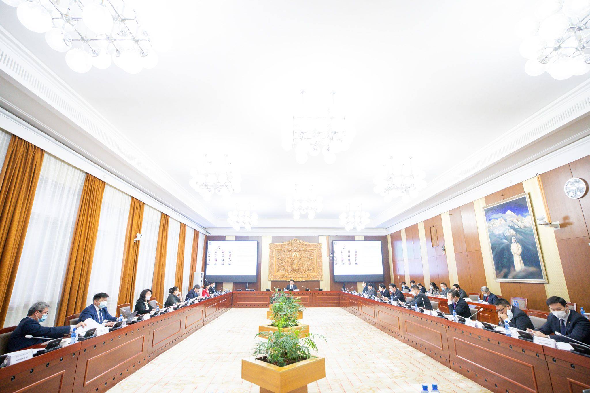 Засгийн газрын ээлжит хуралдаанаар Эм, эмнэлгийн хэрэгслийн хяналт, зохицуулалтын газрыг байгууллаа 