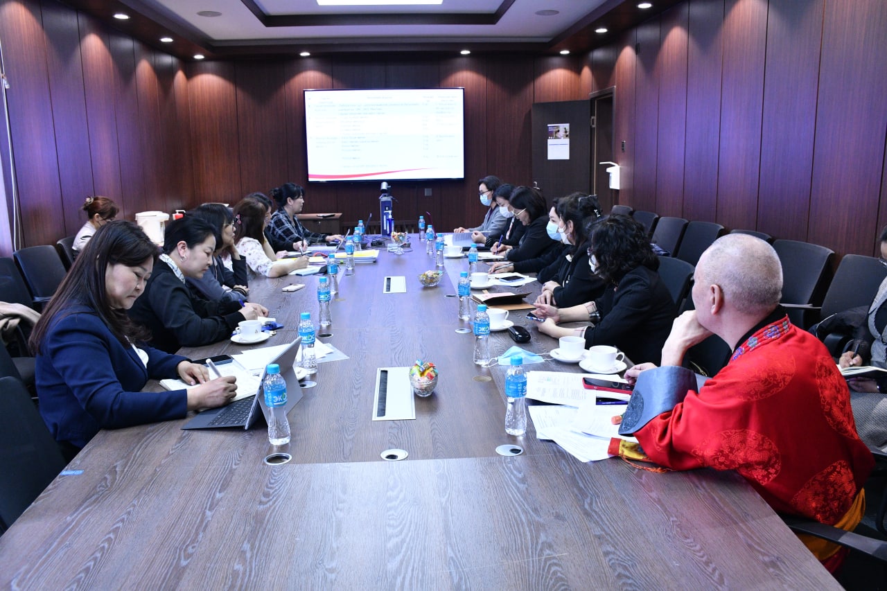 ҮНДСЭН МЭРГЭШЛИЙН СУРГАЛТЫН ХӨТӨЛБӨР БОЛОВСРУУЛАХ ҮЙЛ АЖИЛЛАГААНД МЭРГЭЖИЛ АРГА ЗҮЙН ДЭМЖЛЭГ ҮЗҮҮЛЖ, ХАМТРАН АЖИЛЛАЖ БАЙНА