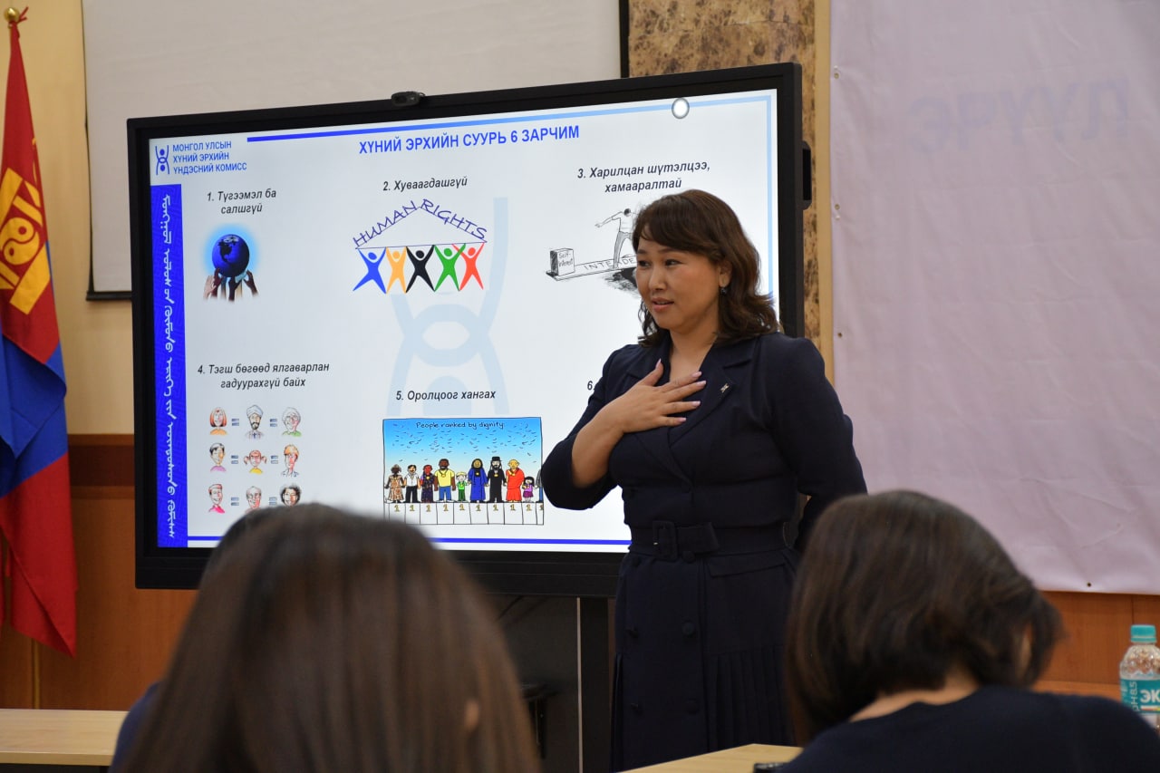 “Хүний эрхийн мэдрэмж, ажлын байрны дарамт” сэдэвт сургалтыг зохион байгууллаа 