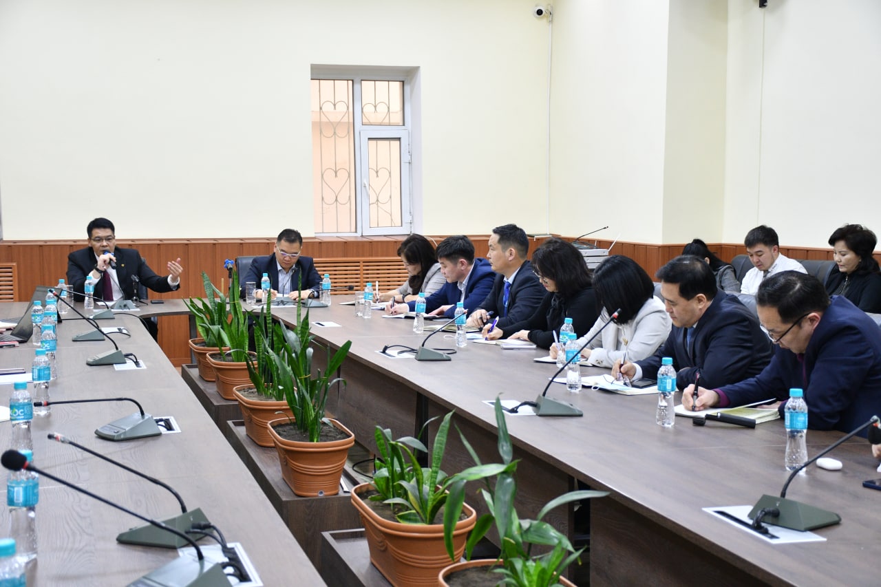 ЭРҮҮЛ МЭНДИЙН САЙД С.ЭНХБОЛД ХАРЬЯА ЭМНЭЛГИЙН УДИРДЛАГУУДЫГ ХҮЛЭЭН АВЧ УУЛЗЛАА