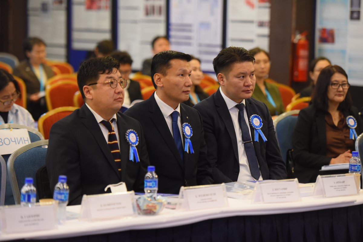 Улсын хоёрдугаар төв эмнэлгийн 44 дэх удаагийн ЭРДМИЙН ЧУУЛГАН “Оновчтой менежемент-Чанартай тусламж, үйлчилгээ” сэдвийн дор болж байна