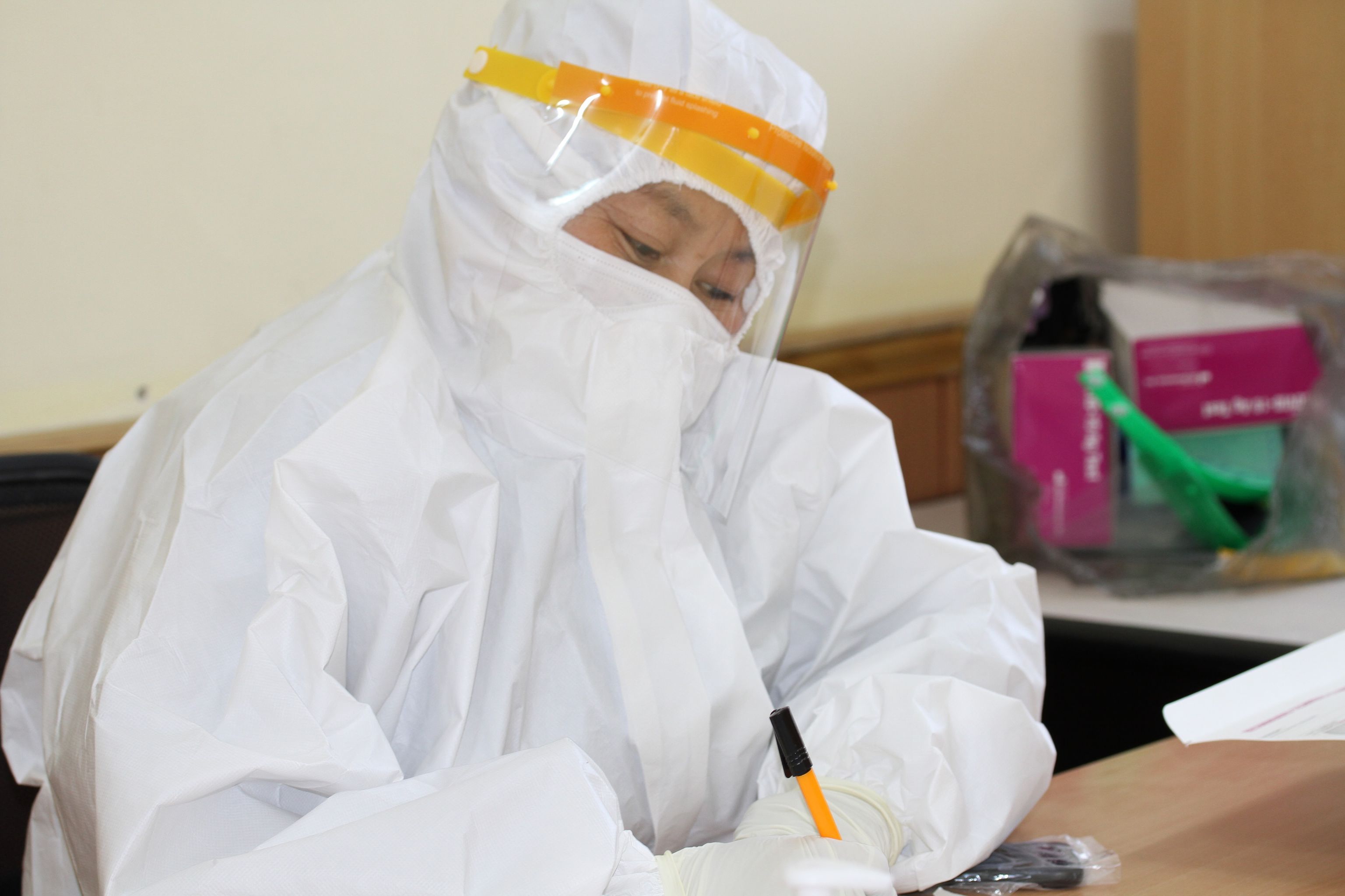 СЭЛЭНГЭ: Сүхбаатар суманд суурин гурван цэг, явуулын PCR-аар шинжилгээ авах гурван баг ажиллаж байна