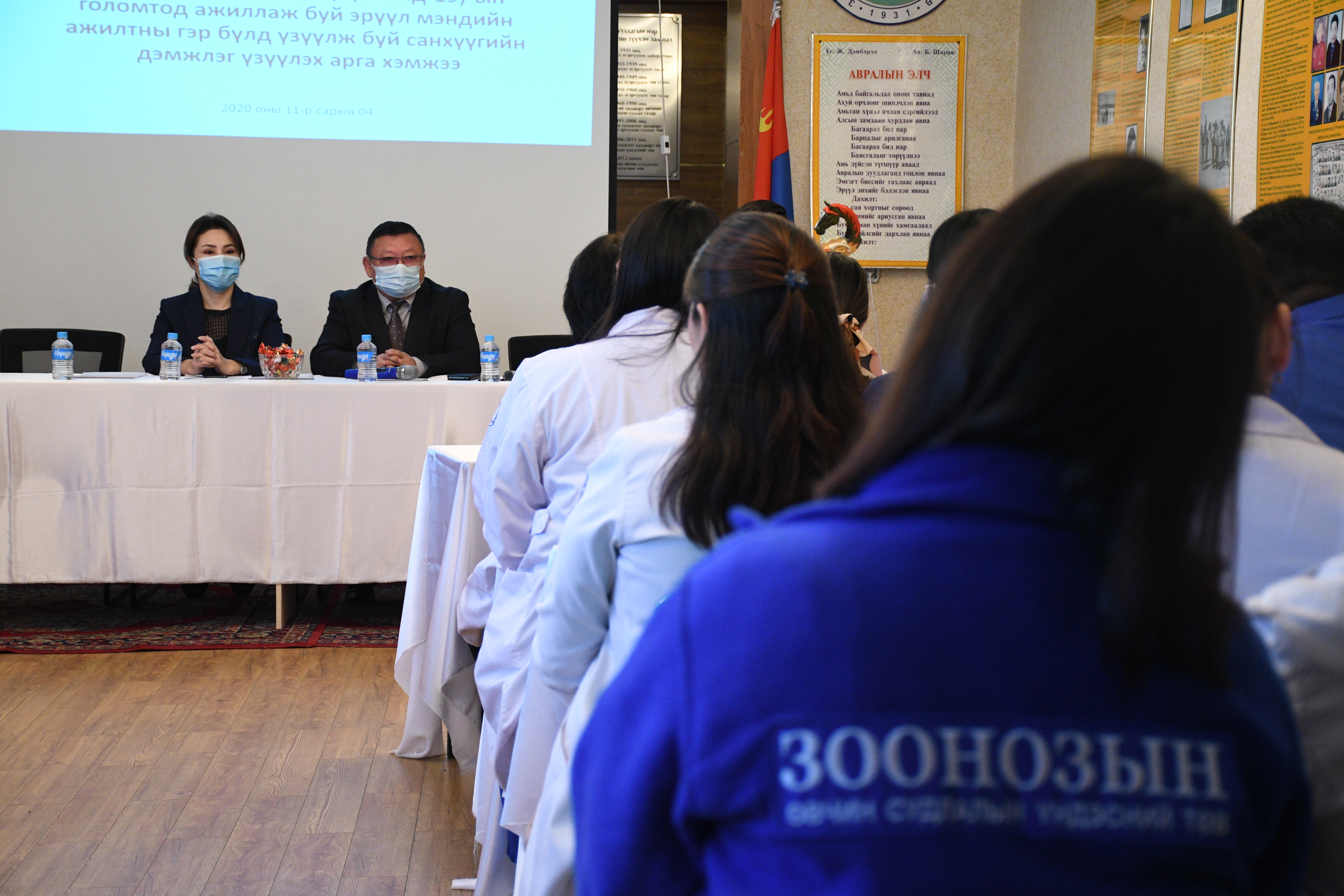 ХАЛДВАРЫН ГОЛОМТОД АЖИЛЛАЖ БУЙ эмнэлгийн мэргэжилтнүүдийн ар гэрт МӨНГӨН ТЭТГЭМЖ олголоо