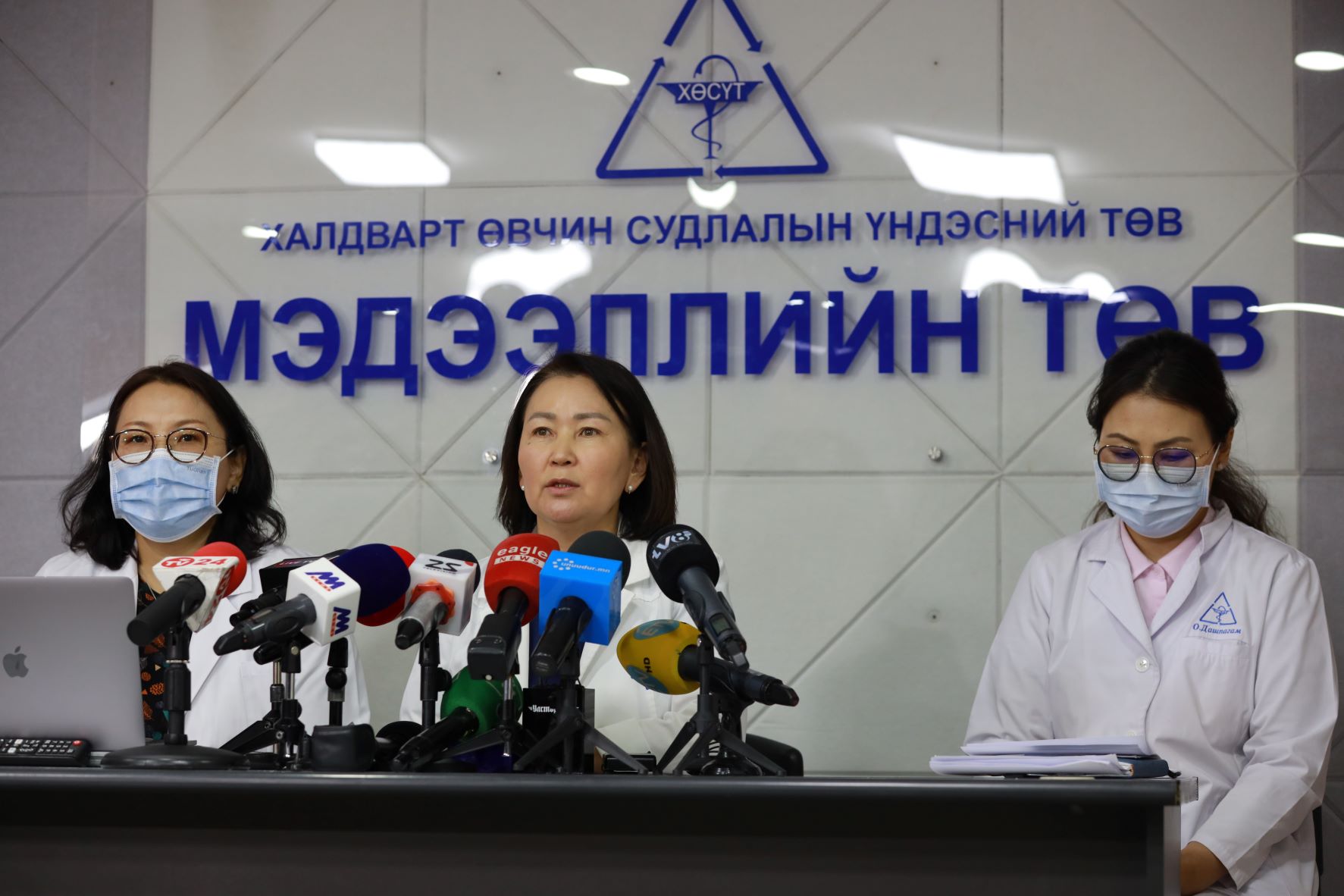 Коронавирусийн BF.7, BQ.1.2 хувилбар халдварлах чадвар өндөртэй тул олон нийтийн газарт амны хаалтаа тогтмол зүүх хэрэгтэй