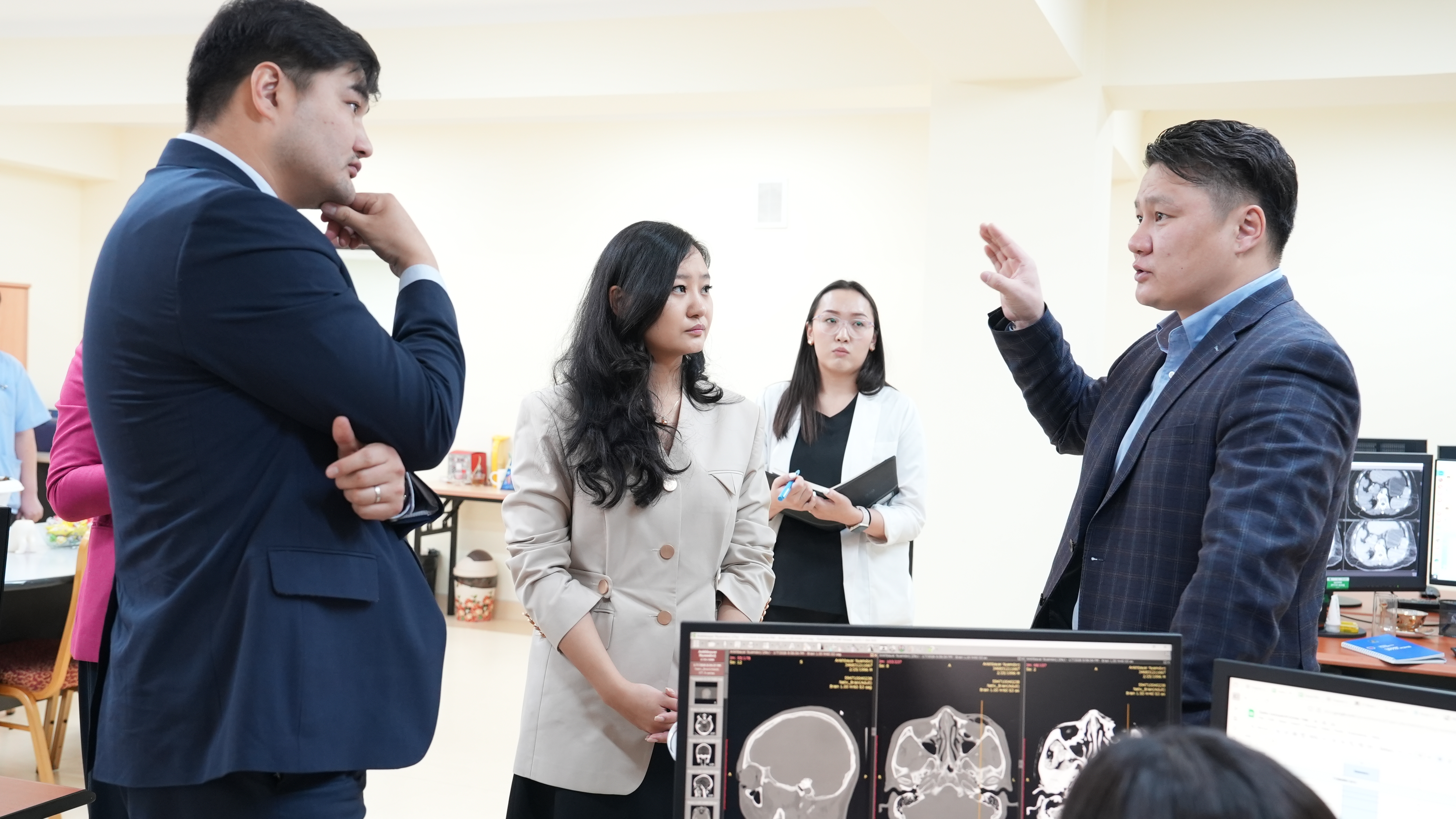 ТЕЛЕМЕДИЦИНЭЭР ДҮРС ОНОШИЛГООНЫ 4352 ДҮГНЭЛТ, ЗӨВЛӨХ ҮЙЛЧИЛГЭЭ, ЗҮРХ СУДАС, МЭДРЭЛИЙН ЧИГЛЭЛЭЭР 594 УДААГИЙН ТУСЛАМЖ ҮЗҮҮЛЭВ