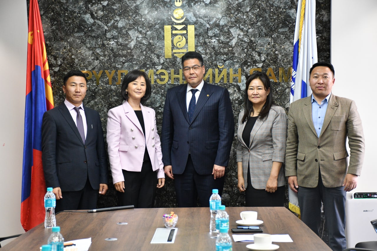 ЭРҮҮЛ МЭНДИЙН САЛБАРЫН ЭМЧ ЭМНЭЛГИЙН АЖИЛТНЫГ БНСУ-Д СУРГАЖ ЧАДАВХИЖУУЛАХ АСУУДЛААР САНАЛ СОЛИЛЦОВ      