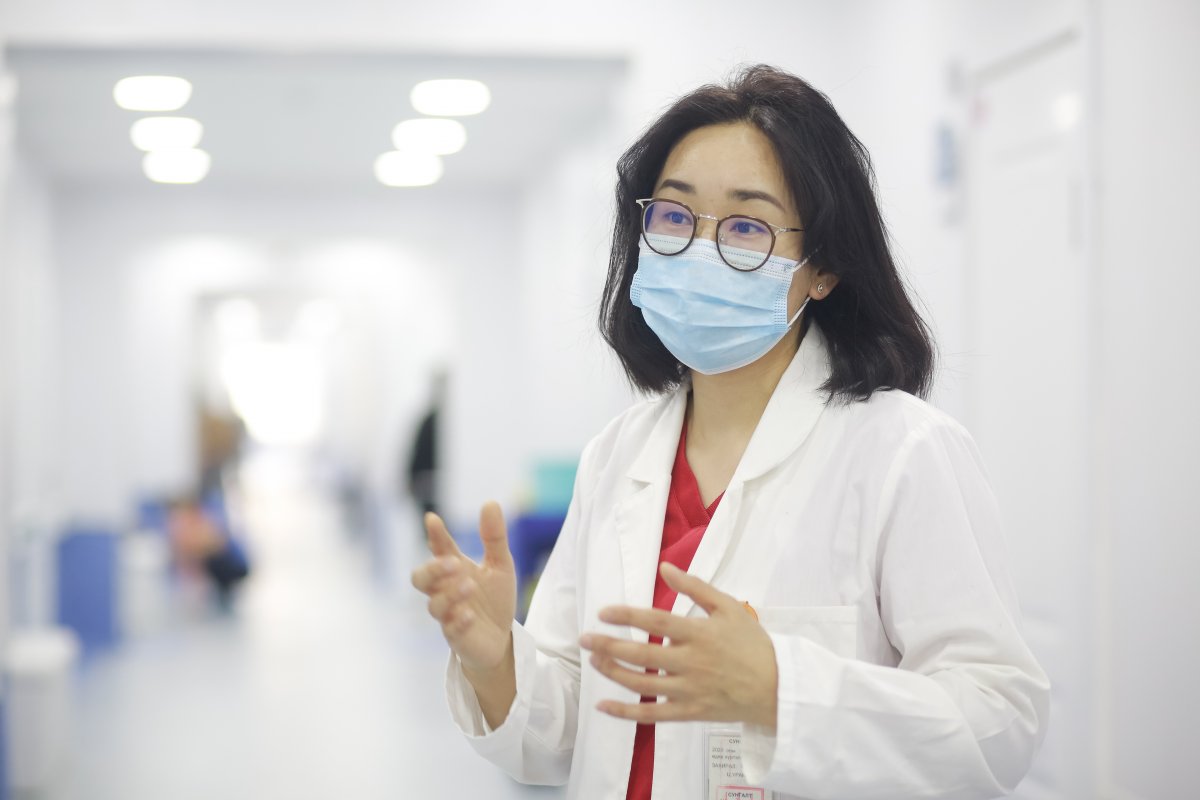 И.Мөнхзаяа: Арьс цайх, үс уналтыг эмчлэх Эксимер ГЭРЛИЙН ЭМЧИЛГЭЭНИЙ технологийг нэвтрүүллээ