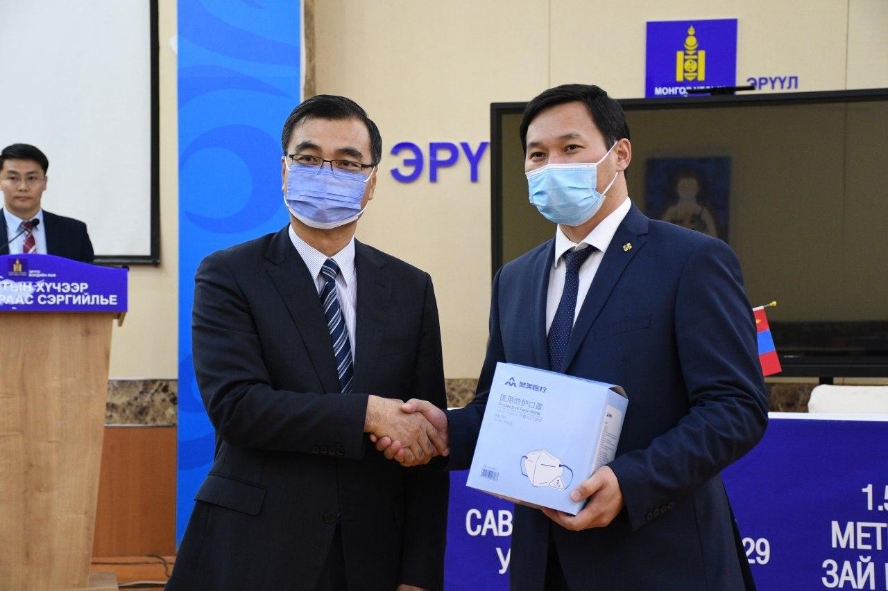 БНХАУ манай улсад 100 мянган ширхэг амны хаалт хандивлалаа