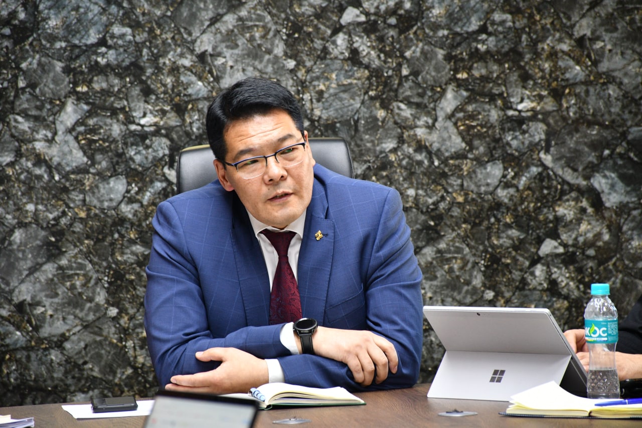 Эрүүл мэндийн сайд С.Энхболд томуу,томуу төст өвчний идэвхжилийн үеийн бэлтгэл ажлыг хангах чиглэл өглөө