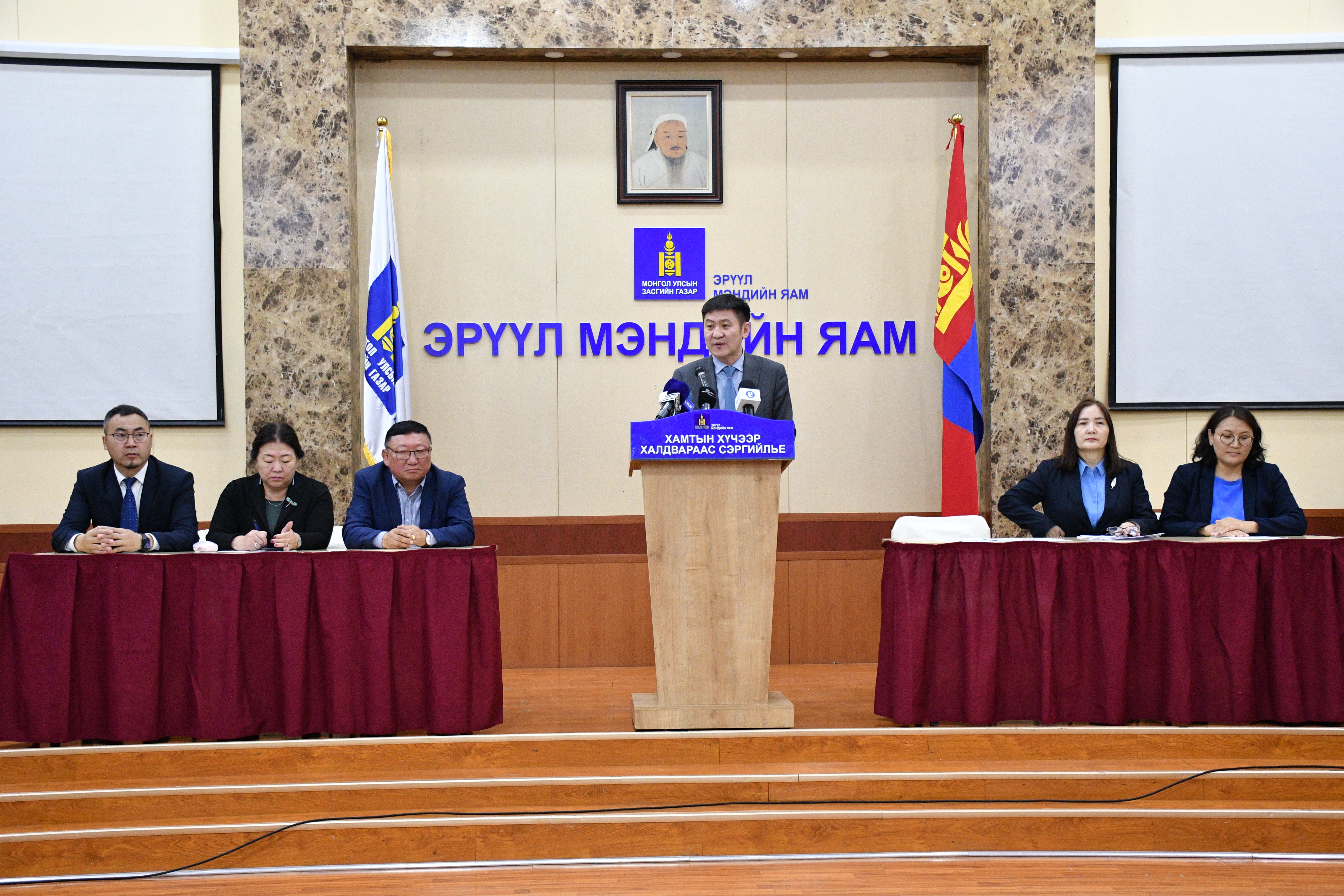 ЦАГ ҮЕИЙН АСУУДЛААР МЭДЭЭЛЭЛ ХИЙЖ, ЗӨВЛӨМЖ ӨГЛӨӨ