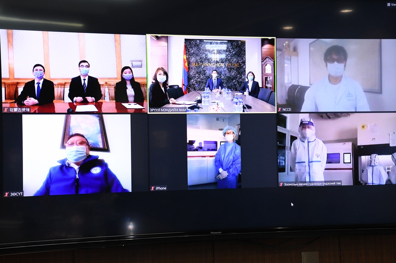 Лабораторийн тоног төхөөрөмж, оношлуур хүлээлгэн өгөв