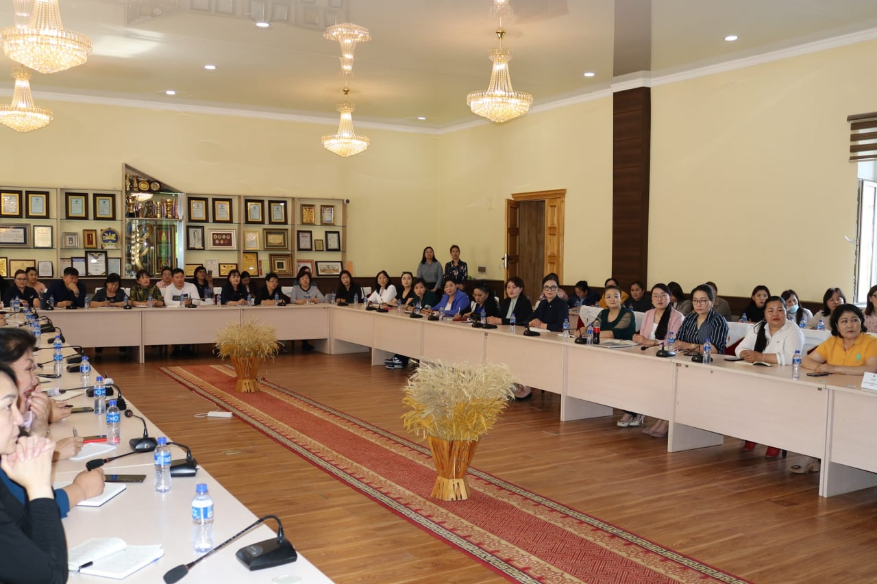 “Төрийн албаны үнэт зүйл-Эрүүл мэндийн ажилтнууд” зөвлөгөөн боллоо