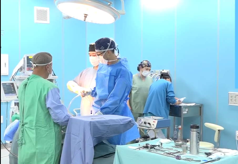 Улсын Хоёрдугаар Төв эмнэлгийн Бөөрний мэс заслын тасаг нь БӨӨРНИЙ ХАВДРЫН үеийн мэс заслын эмчилгээ, тусламжийг үзүүлж байна