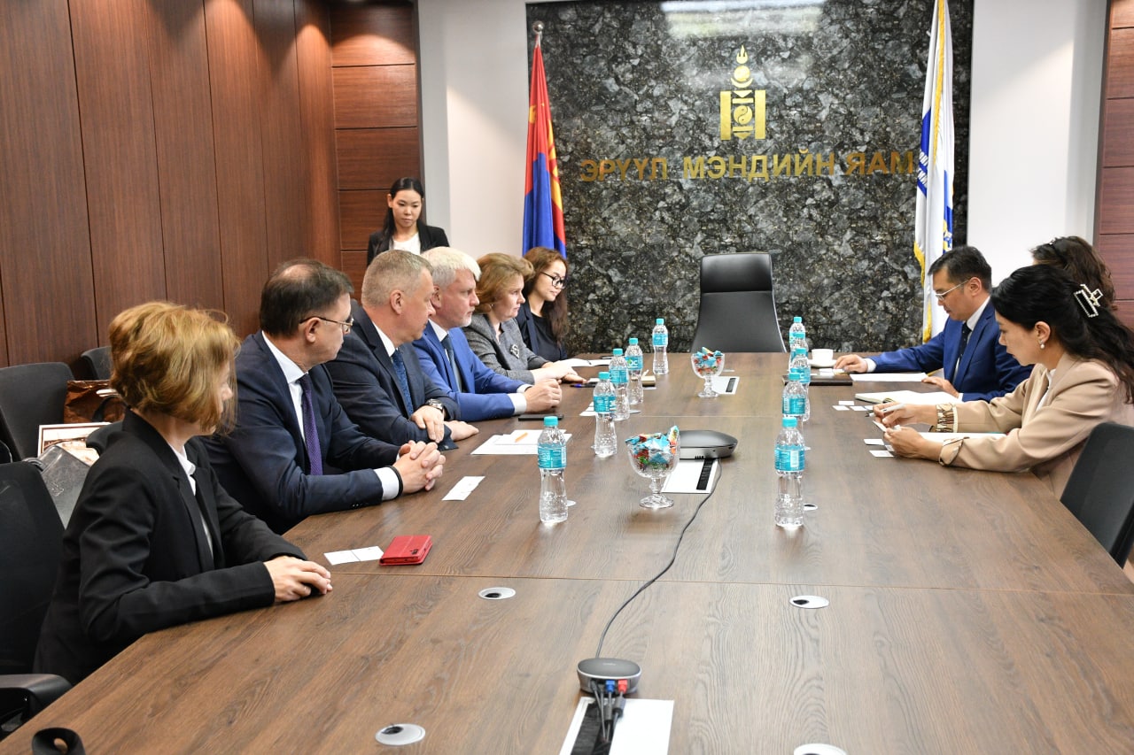 ОХУ-ЫН КРАСНОЯРСКИЙН ХЯЗГААРЫН ЭРҮҮЛИЙГ ХАМГААЛАХ САЛБАРЫН ТӨЛӨӨЛӨГЧДИЙГ ХҮЛЭЭН АВЧ УУЛЗЛАА