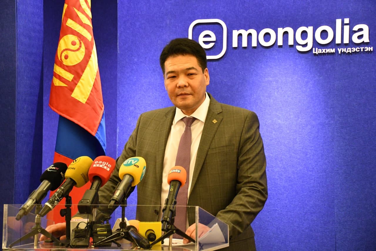 С.ЭНХБОЛД: E-MONGOLIA НЭГДСЭН СИСТЕМЭЭР ДАМЖУУЛАН ЭРҮҮЛ МЭНДИЙН САЛБАРЫН 9 ҮЙЛЧИЛГЭЭГ ЦАХИМААР АВЧ БОЛНО