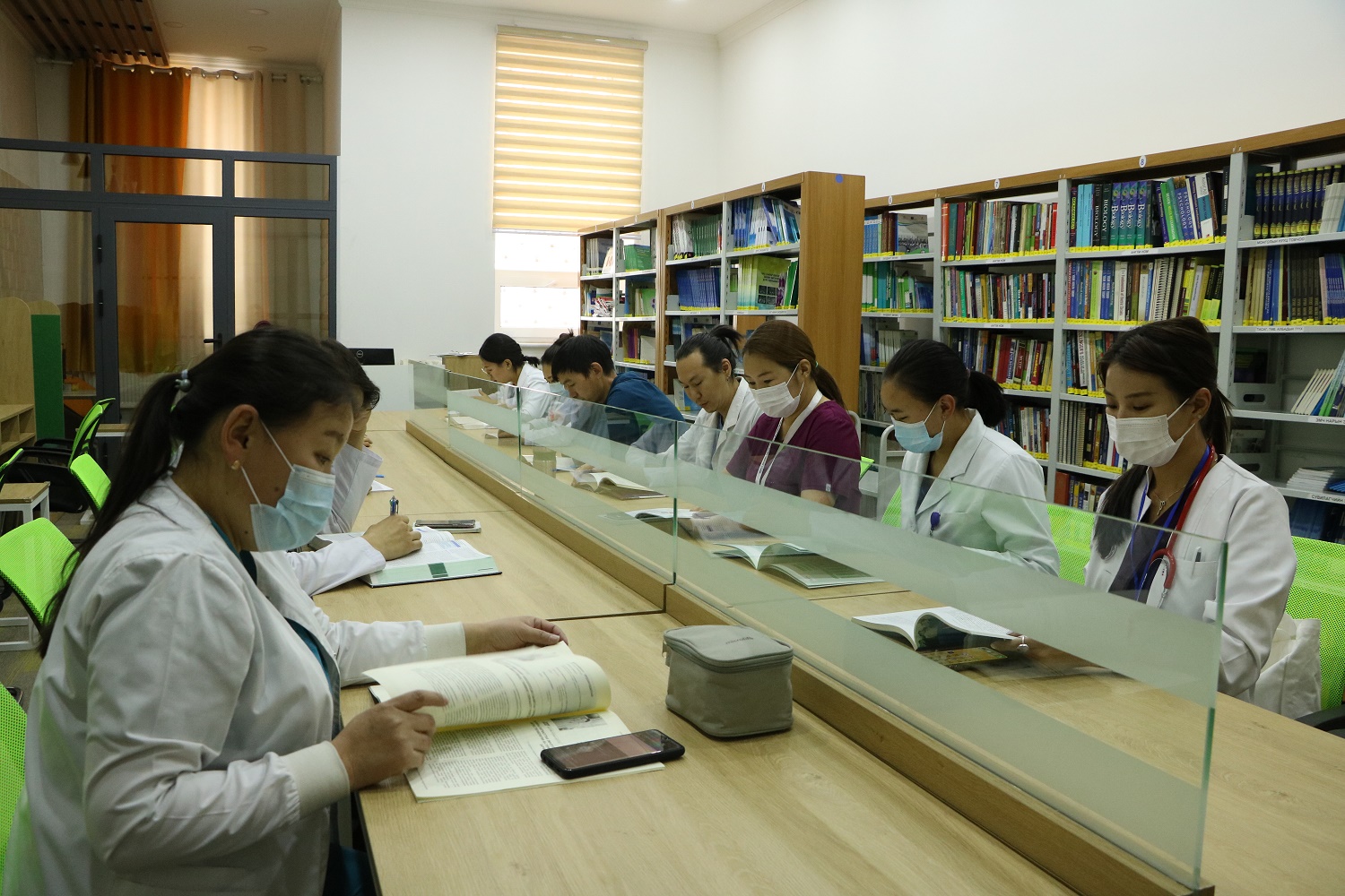 Улсын Гуравдугаар Төв эмнэлэг эмч, ажилчдад зориулсан “Сургалт хөгжлийн төв”-тэй боллоо