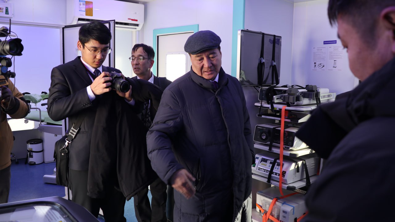 НҮҮДЛИЙН ЭМНЭЛГИЙН ЗОРИУЛАЛТААР ТОНОГЛОСОН АВТОМАШИНУУДЫГ ХҮЛЭЭЖ АВЛАА 