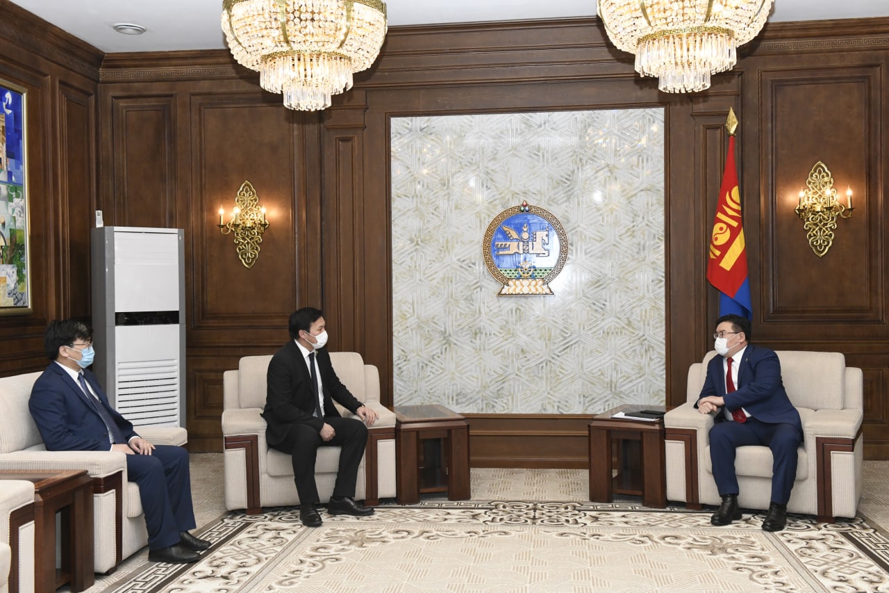 Эрүүл мэндийн сайд Т.Мөнхсайхан Эрүүл мэндийн болон Эрүүл мэндийн даатгалын тухай хуулийн төслүүд өргөн барилаа