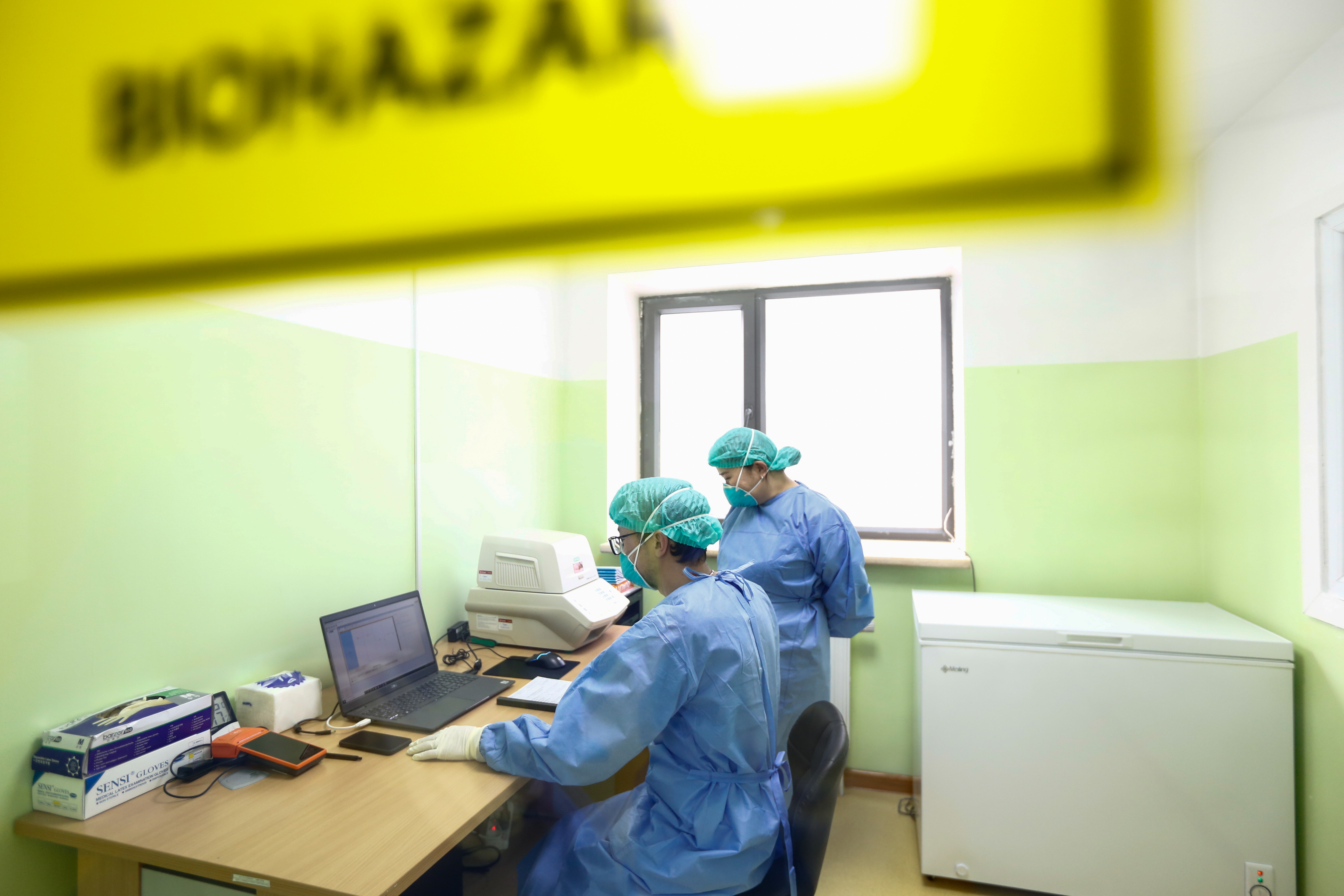 ЭМЯ-аас Баянгол дүүргийн ЭМТ-д PCR шинжилгээний лабораторийг байгууллаа