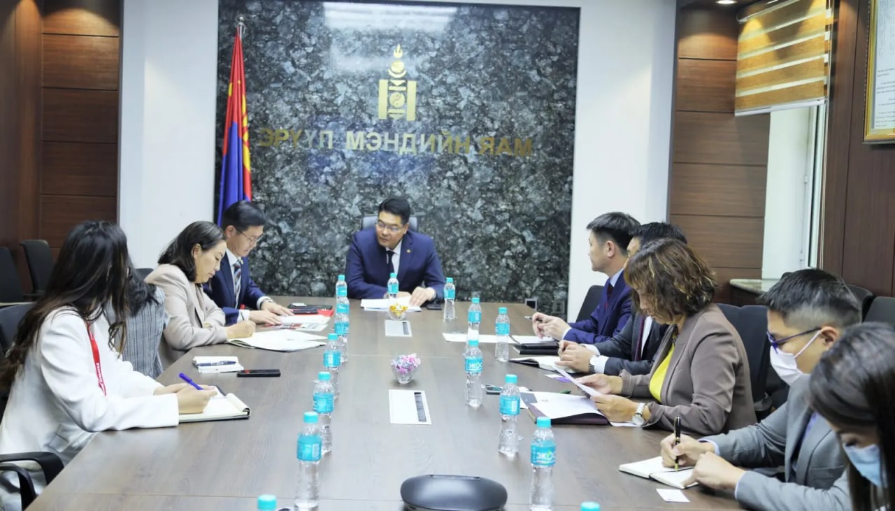 Монгол Улсын Ерөнхийлөгч У.Хүрэлсүхийн санаачилсан “Хүнсний хангамж, аюулгүй байдал” үндэсний хөдөлгөөний хүрээнд УИХ-аас баталсан 36-р тогтоолыг хэрэгжүүлэх үйл ажиллагааны төлөвлөгөөг Эрүүл мэндийн яаманд танилцуулах уулзалт боллоо