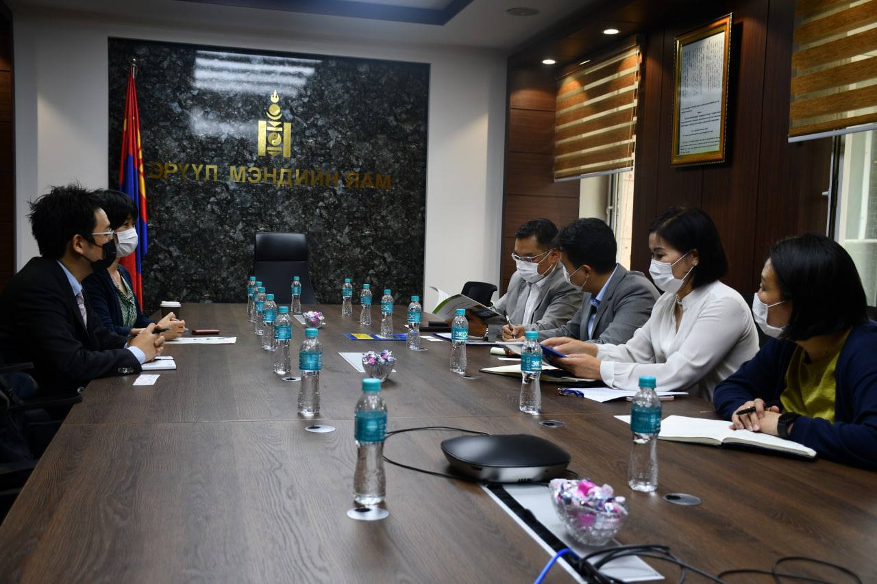 ЯПОН УЛСЫН ЗАСГИЙН ГАЗРЫН ТЭТГЭЛЭГТ “ЗАЛУУ УДИРДАГЧ” ХӨТӨЛБӨРИЙН ЭРҮҮЛ МЭНДИЙН ХӨТӨЛБӨР ХАРИУЦСАН ЗОХИЦУУЛАГЧ, ПРОФЕССОР ЕЙКО ЯМАМОТО-Г ХҮЛЭЭН АВЧ УУЛЗАВ