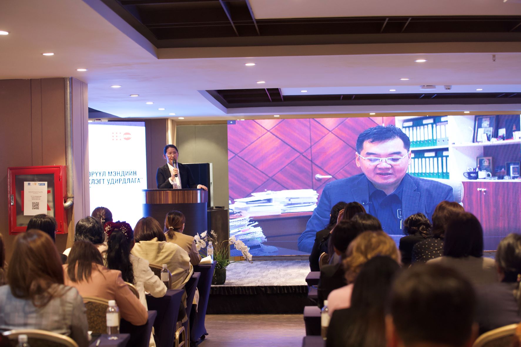 “Өсвөр үеийнхэнд ээлтэй эрүүл мэндийн тусламж үйлчилгээ ба дэмжлэгт удирдлага” хэлэлцүүлэг болж байна 