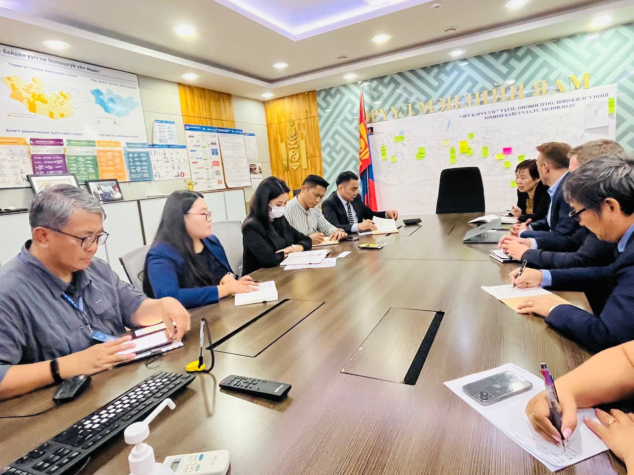 ЭМЯ-НААС ГАМШИГ НИЙГМИЙН НОЦТОЙ БАЙДЛЫН ҮЕД АЖИЛЛАХ ЯАРАЛТАЙ ТУСЛАМЖИЙН БАГИЙГ БАЙГУУЛАХААР БОЛЛОО