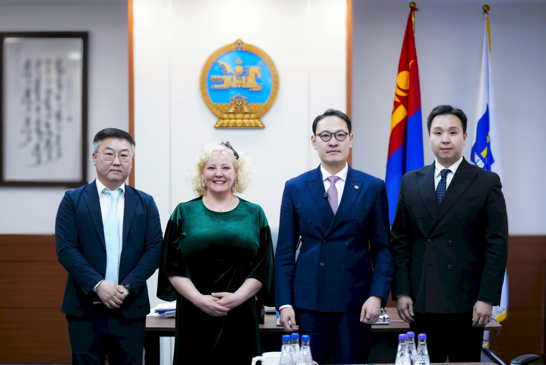 ЭРҮҮЛ МЭНДИЙН САЙД Э.БАТШУГАР НҮБ-ЫН ХҮҮХДИЙН САНГИЙН МОНГОЛ УЛС ДАХЬ СУУРИН ТӨЛӨӨЛӨГЧ БЕАТЕ ДАСТЕЛЫГ ХҮЛЭЭН АВЧ УУЛЗЛАА