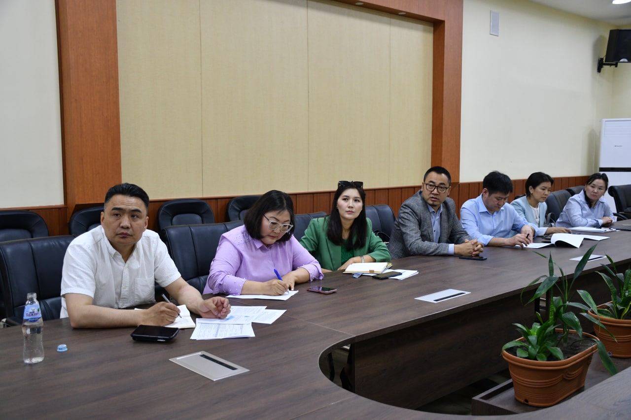 ЭРҮҮЛ МЭНДИЙН ЯАМНААС  ЗАМ ТЭЭВРИЙН ОСОЛ ИХ ГАРДАГ ХАР ЦЭГҮҮД ДЭЭР АНХААРАН АЖИЛЛАНА